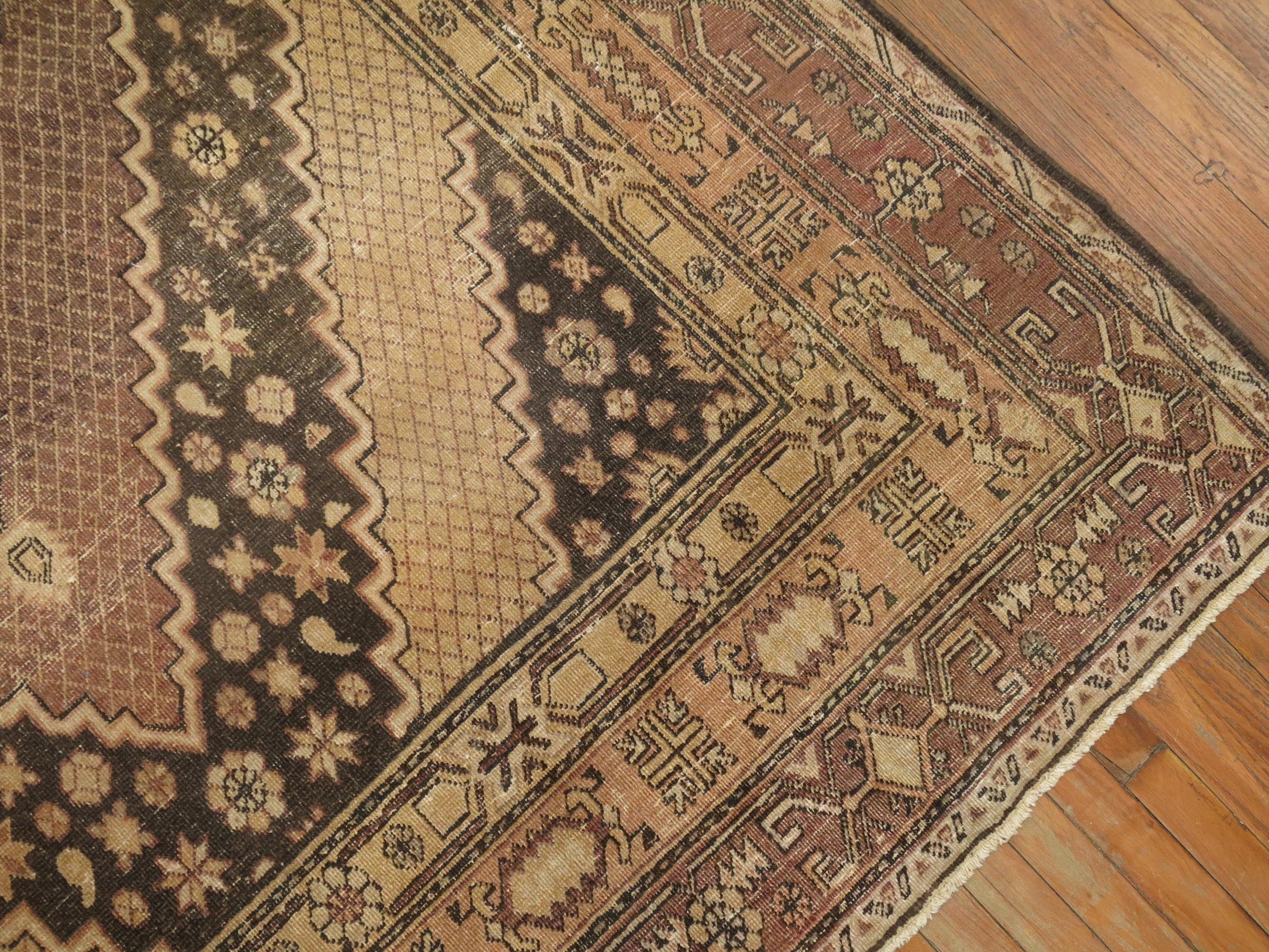 Vintage Khotan-Teppich in Violett im Zustand „Gut“ im Angebot in New York, NY