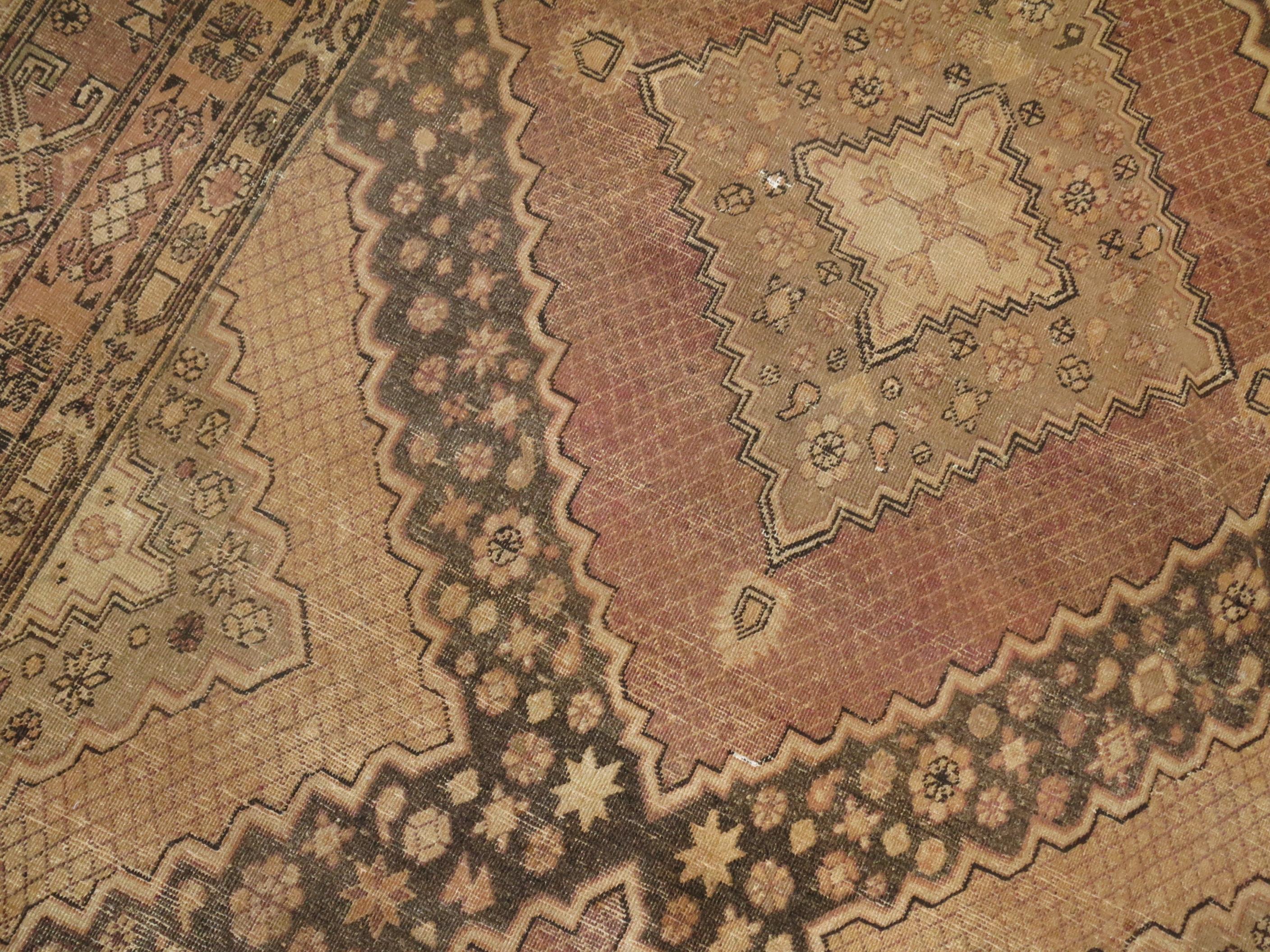 Vintage Khotan-Teppich in Violett im Angebot 1