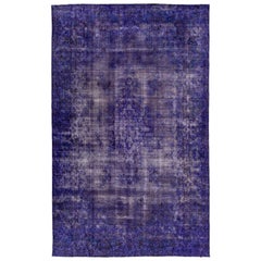 Tappeto in lana oversize viola vintage sovratinto a mano con motivo a medaglione