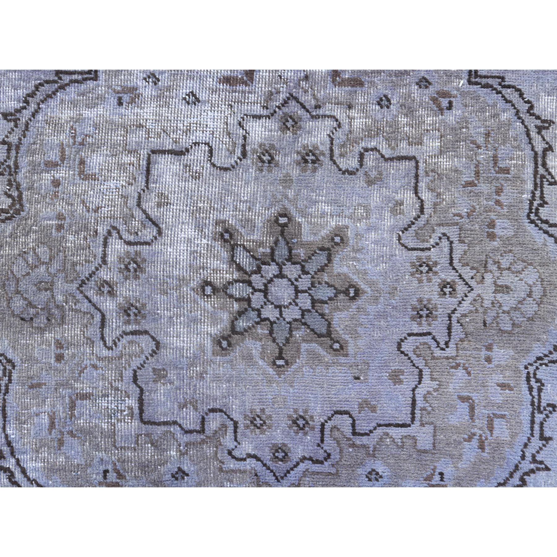 Handgeknüpfter Vintage Overdyed Persian Tabriz Teppich aus getragener Wolle in Violett im Used-Look im Angebot 4