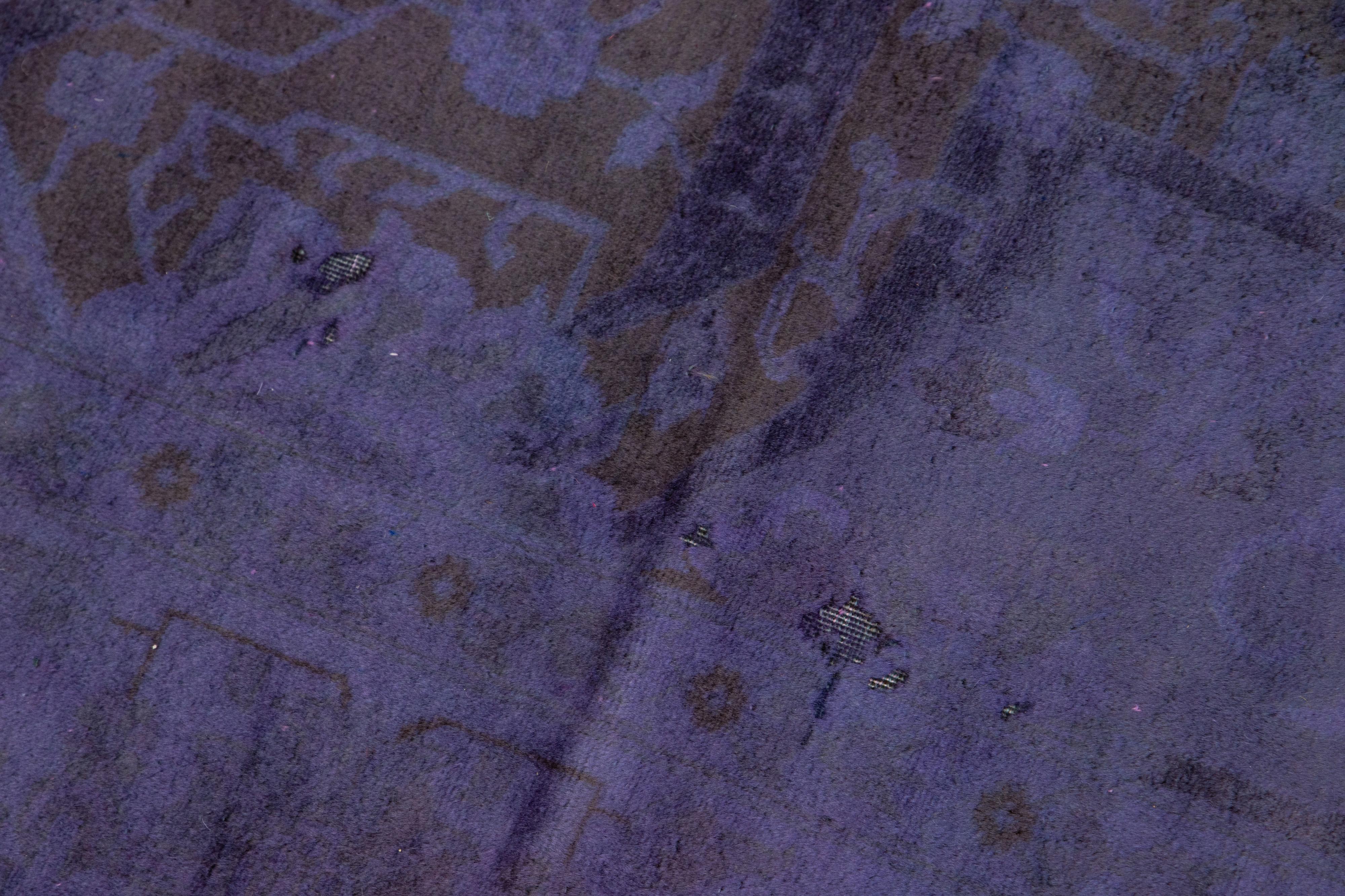 Laine Tapis persan surteint en laine fait à la main, de couleur mauve, avec motif Allover en vente
