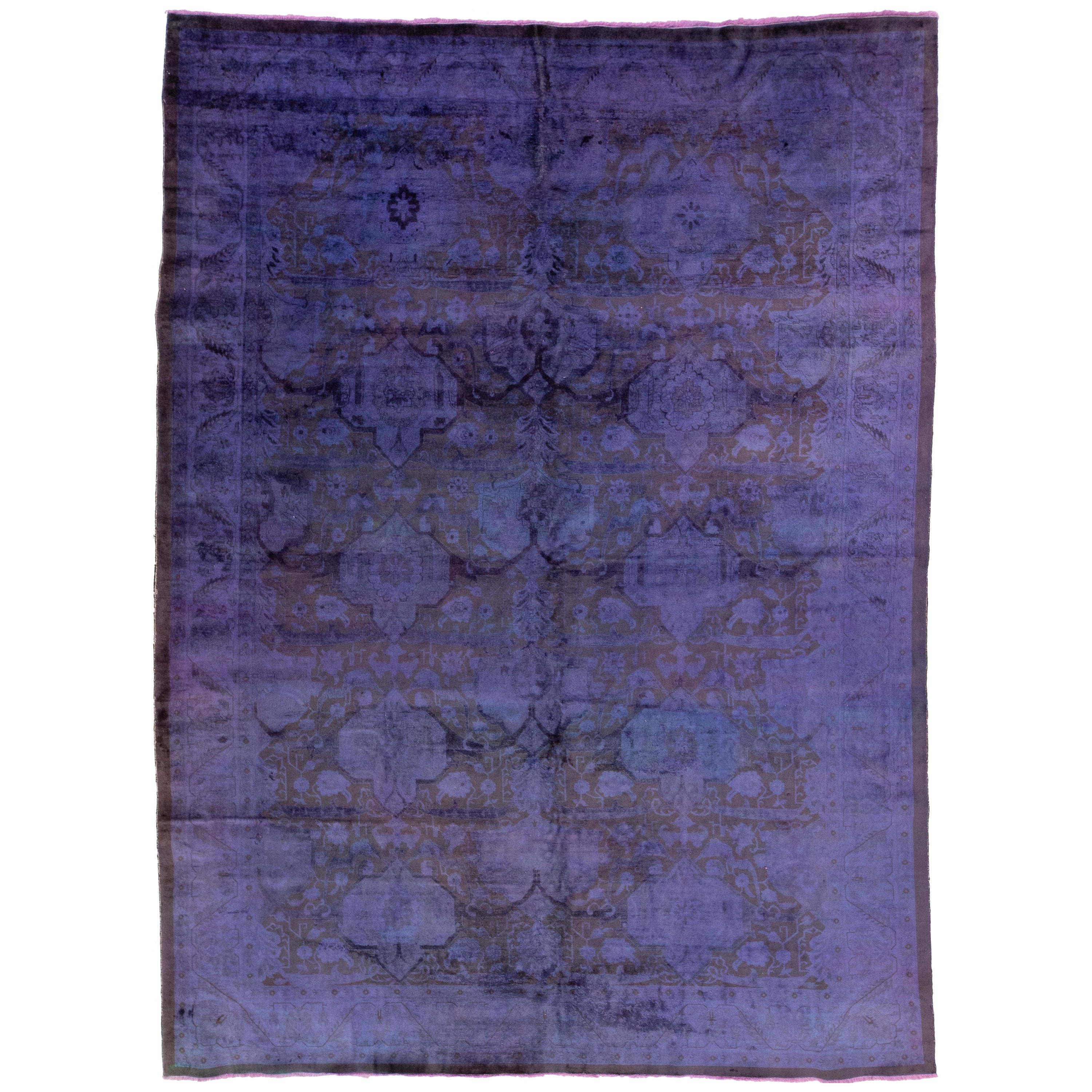 Tapis persan surteint en laine fait à la main, de couleur mauve, avec motif Allover