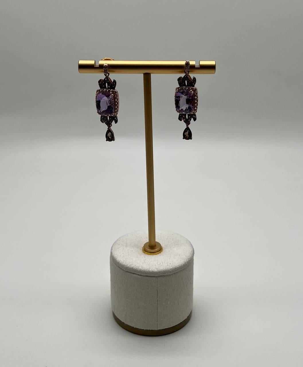 Donna Orecchini a goccia in oro rosa 14 carati con diamante e ametista viola. in vendita