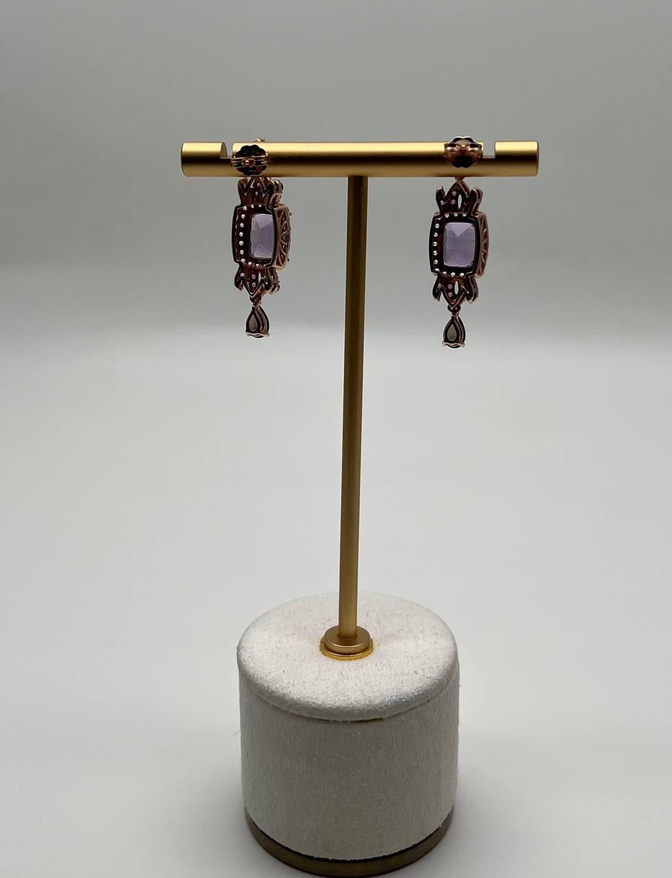 Orecchini a goccia in oro rosa 14 carati con diamante e ametista viola. in vendita 2