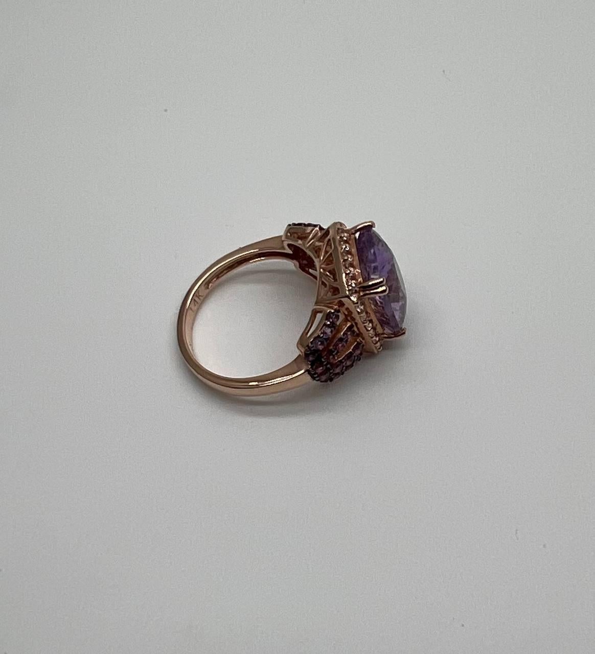 Anillo de oro rosa de 14 quilates con gota de amatista violeta púrpura y halo de diamantes en venta 8