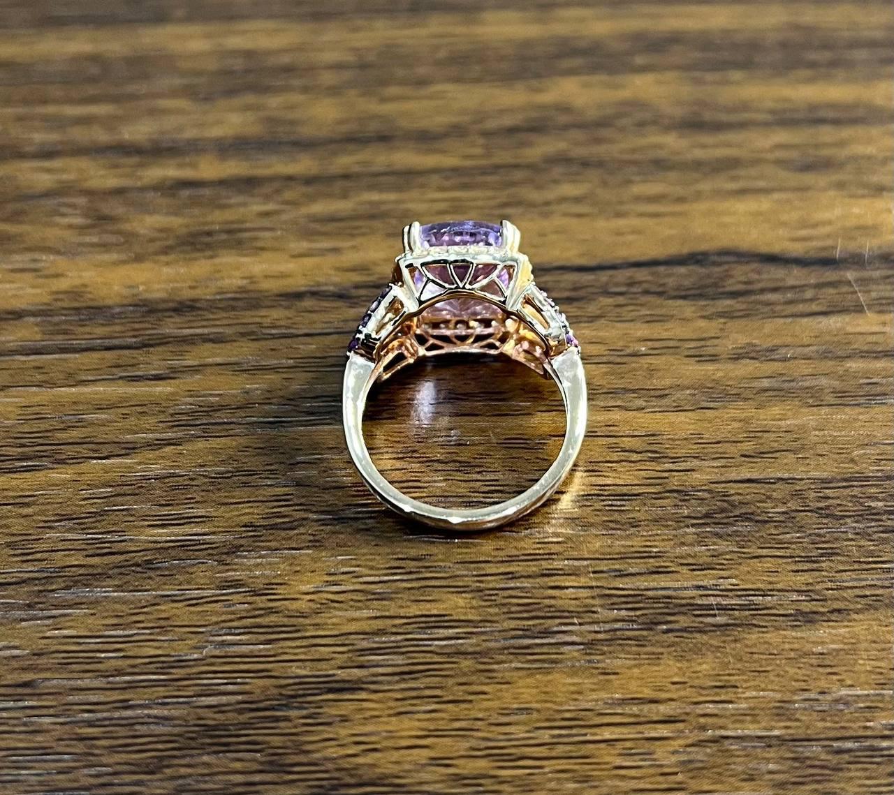 Anillo de oro rosa de 14 quilates con gota de amatista violeta púrpura y halo de diamantes en Nuevo estado para la venta en Oakton, VA