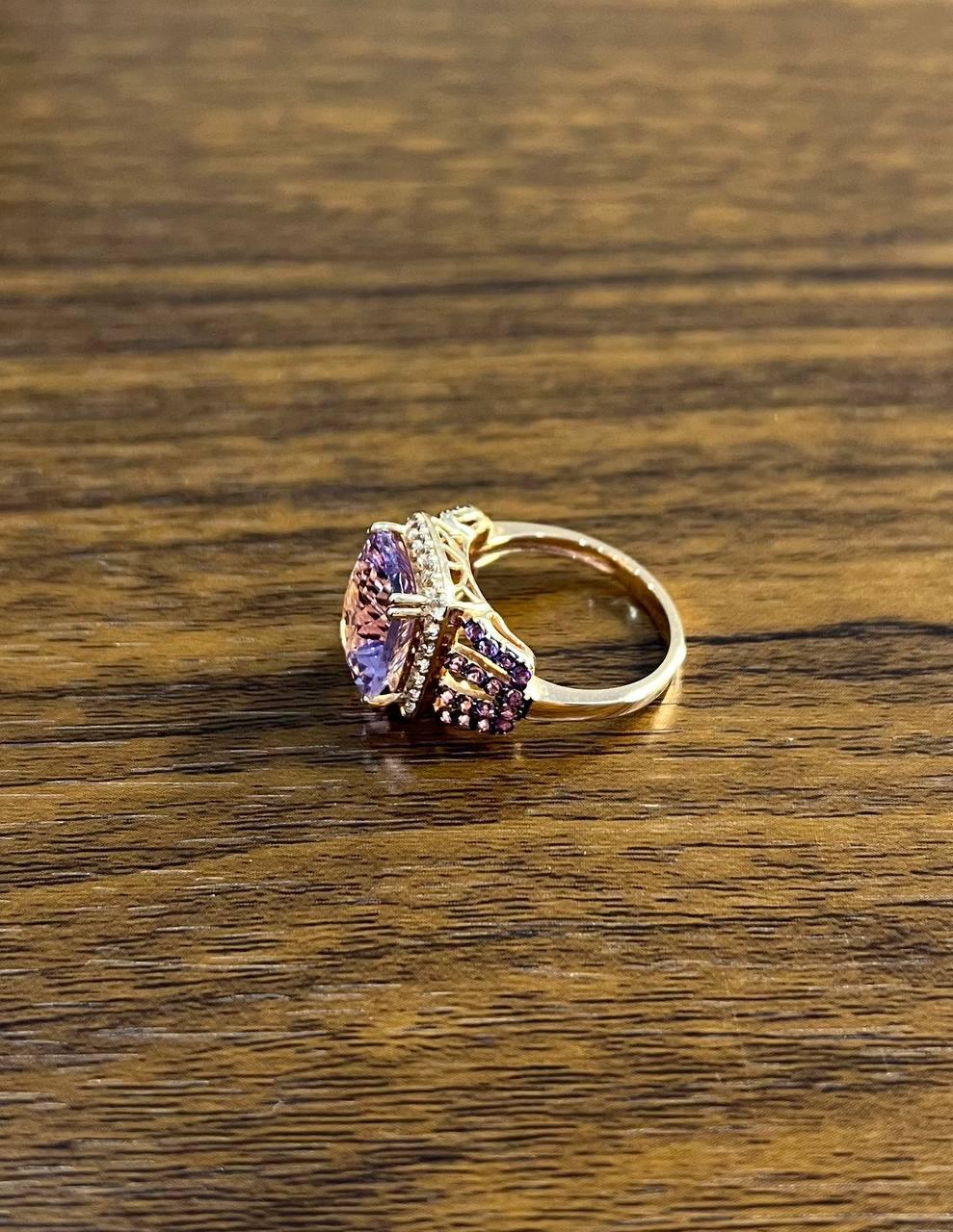 Anillo de oro rosa de 14 quilates con gota de amatista violeta púrpura y halo de diamantes en venta 1