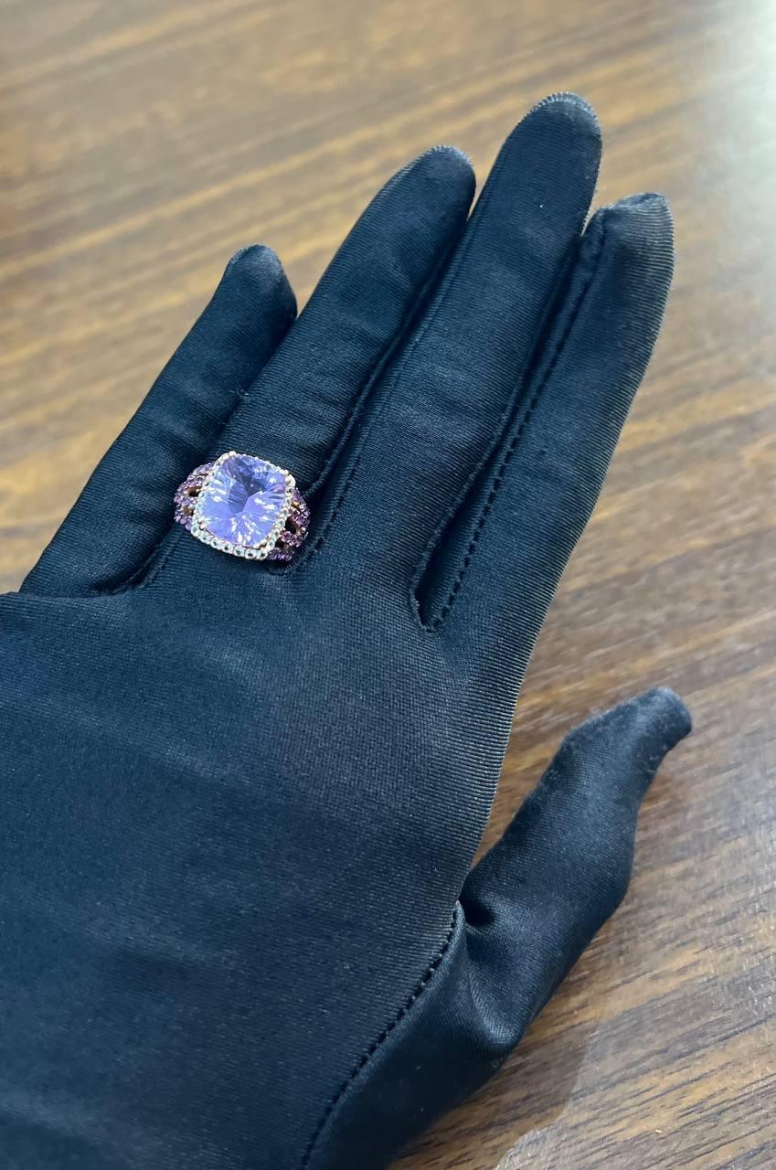Anillo de oro rosa de 14 quilates con gota de amatista violeta púrpura y halo de diamantes en venta 2