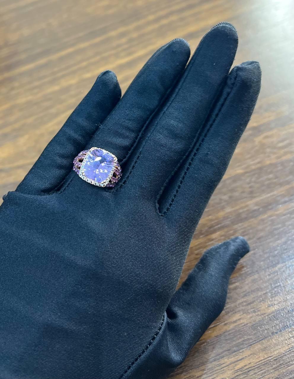 Anillo de oro rosa de 14 quilates con gota de amatista violeta púrpura y halo de diamantes en venta 3