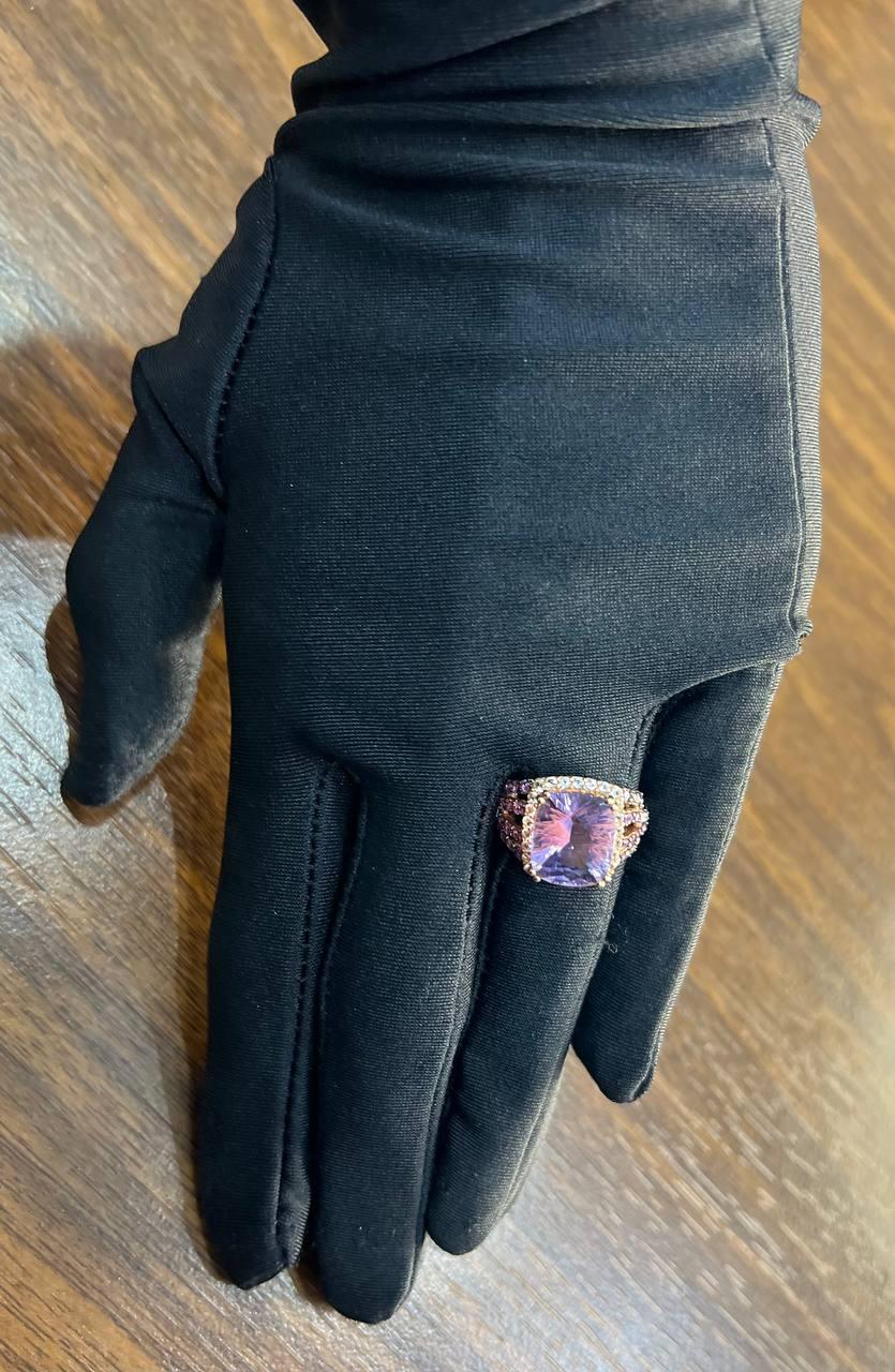 Anillo de oro rosa de 14 quilates con gota de amatista violeta púrpura y halo de diamantes en venta 4