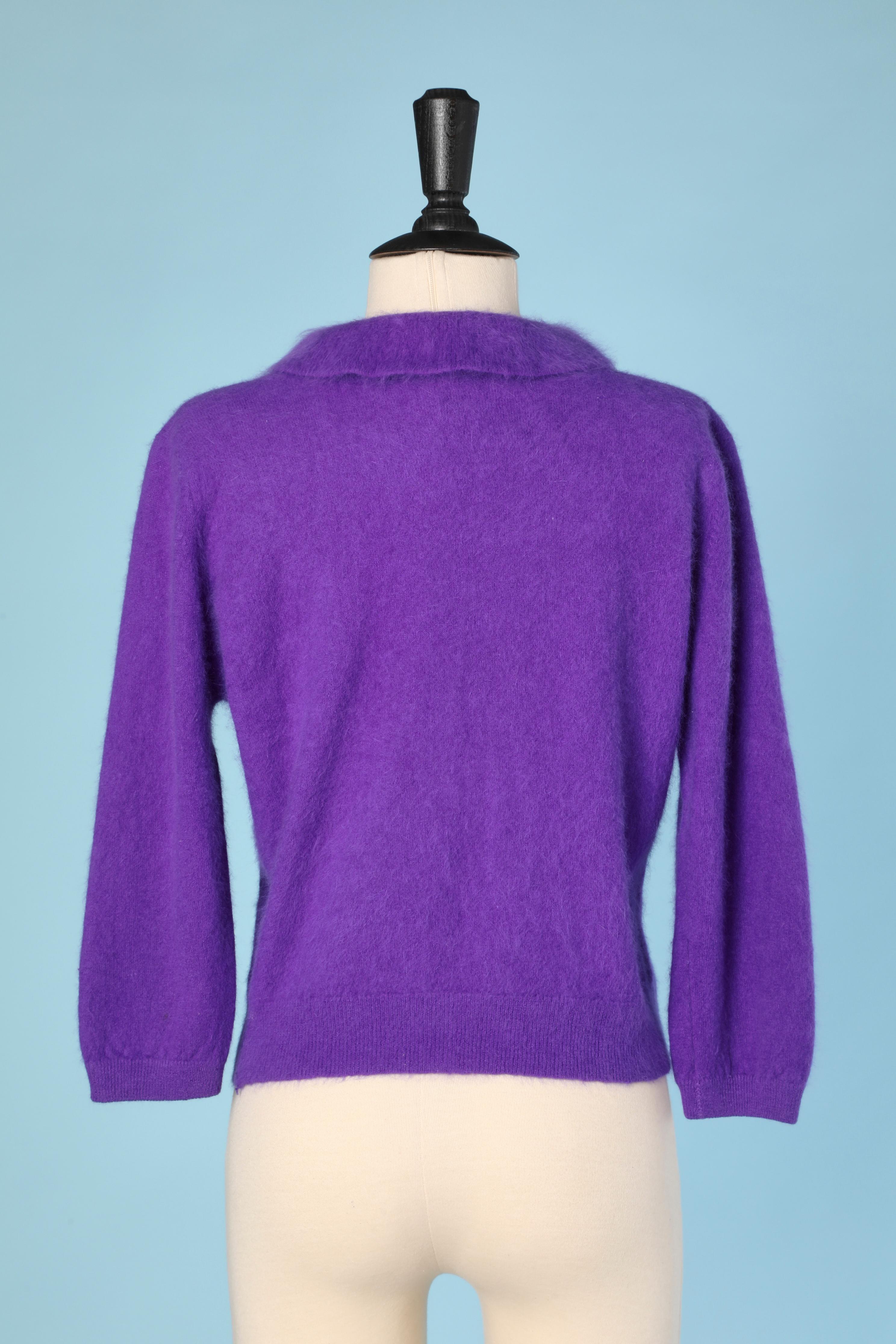 Pull violet en laine et angora avec boutons décoratifs Angelon par CHARLENE Excellent état - En vente à Saint-Ouen-Sur-Seine, FR