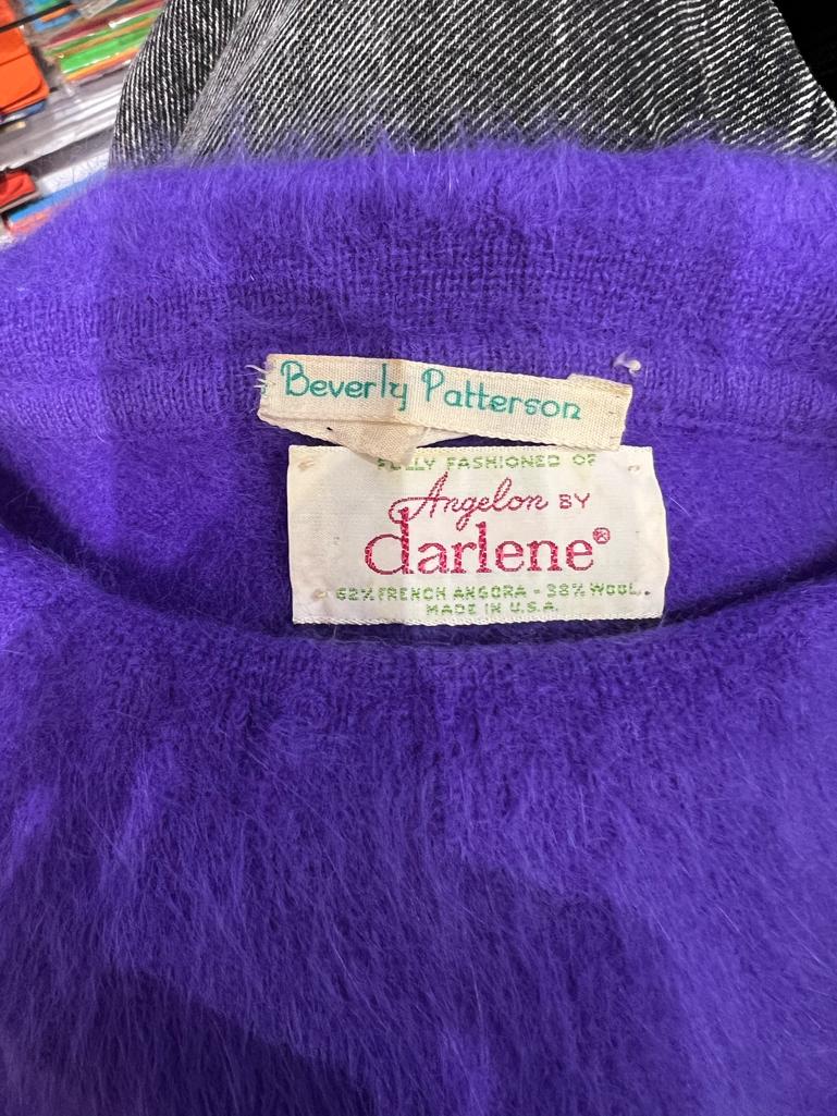 Pull violet en laine et angora avec boutons décoratifs Angelon par CHARLENE Pour femmes en vente