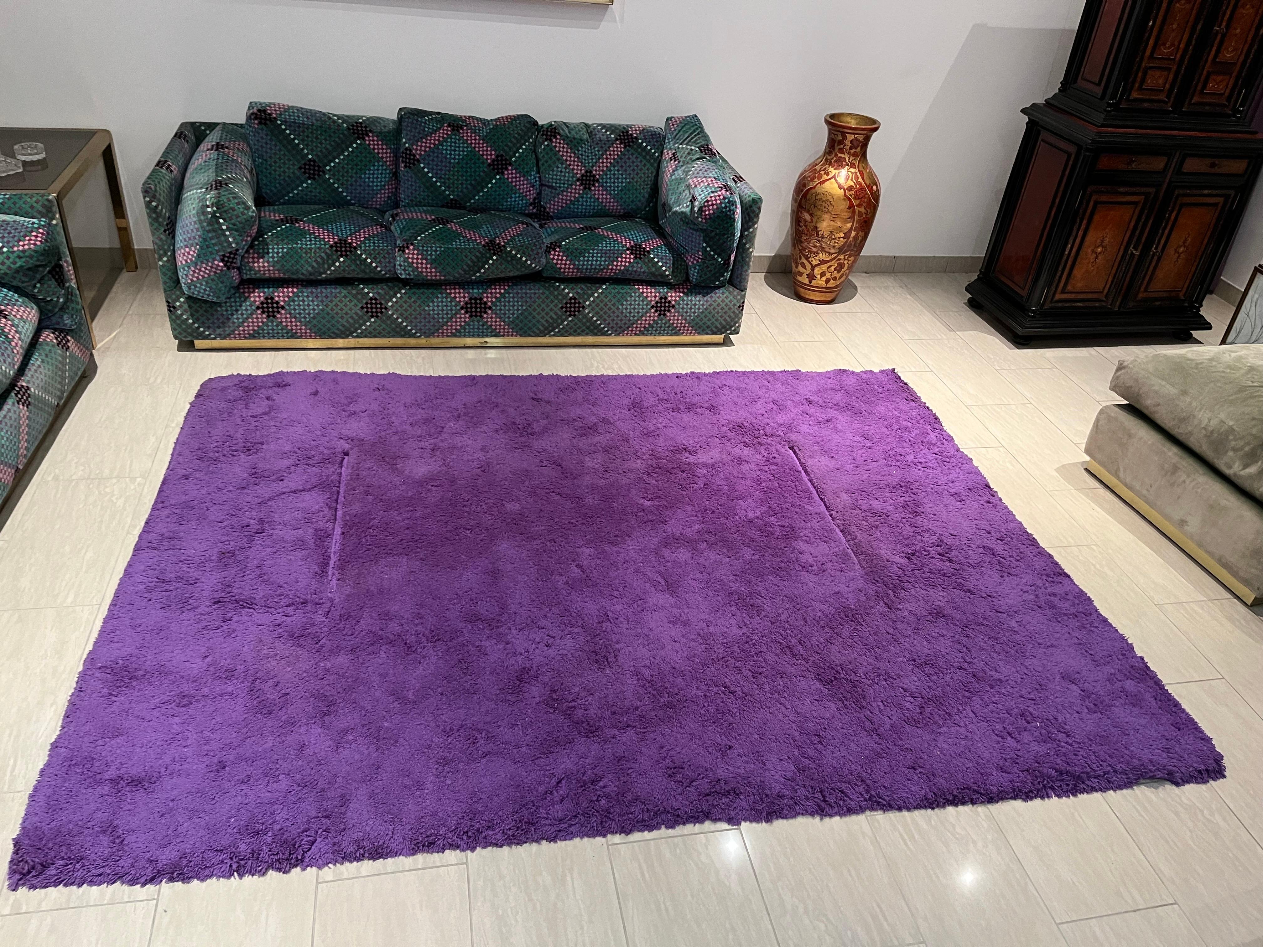 Purple Wool Carpet Design Tisca Original Handmade 1970s In Good Condition For Sale In Foggia, FG