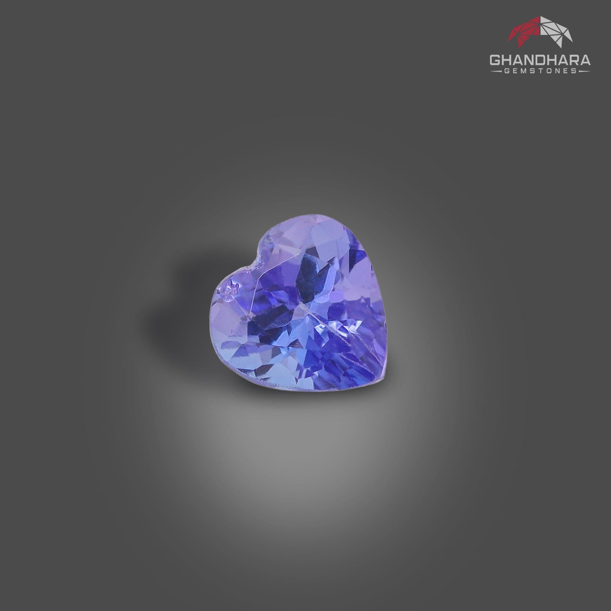 Tanzanite bleu violacé en forme de cœur de 1,30 carat provenant de Tanzanie a une magnifique coupe en forme de cœur, d'une couleur bleue incroyable. Une grande brillance. Cette pierre précieuse est d'une clarté totale de VVS.

 

Informations sur le