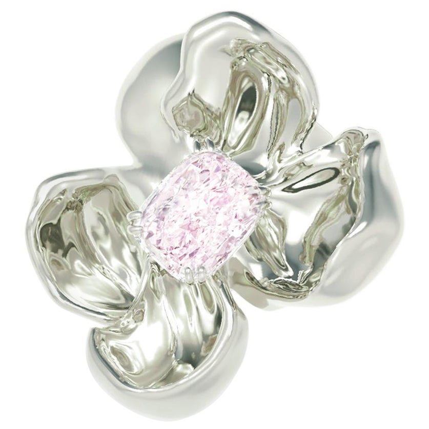 Spilla scultorea Magnolia in oro bianco a diciotto carati con diamante rosa violaceo