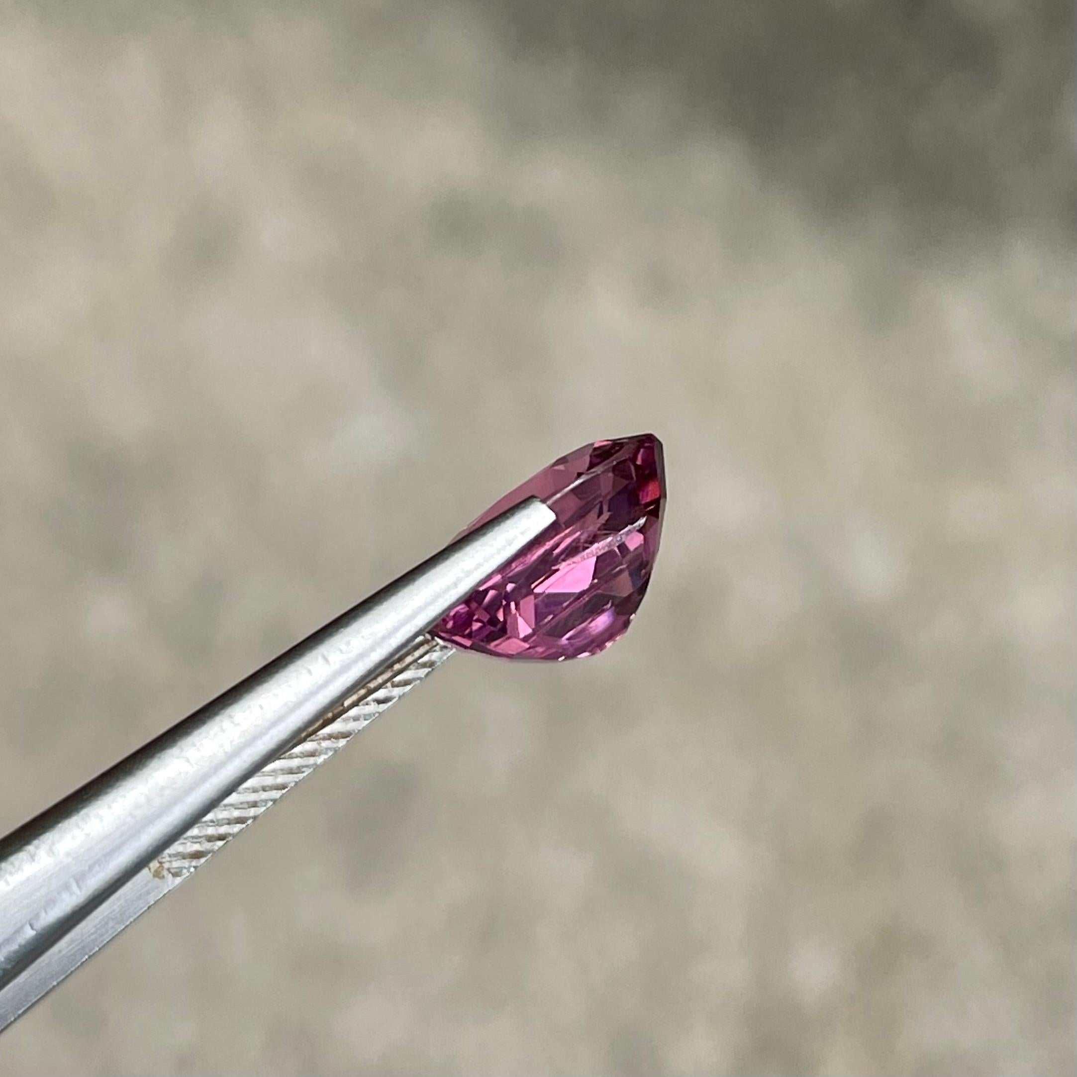 Purplish Pink Loose Burmese Spinel 3.75 carats Step Cushion Cut Natural Gemstone In New Condition For Sale In Bangkok, TH