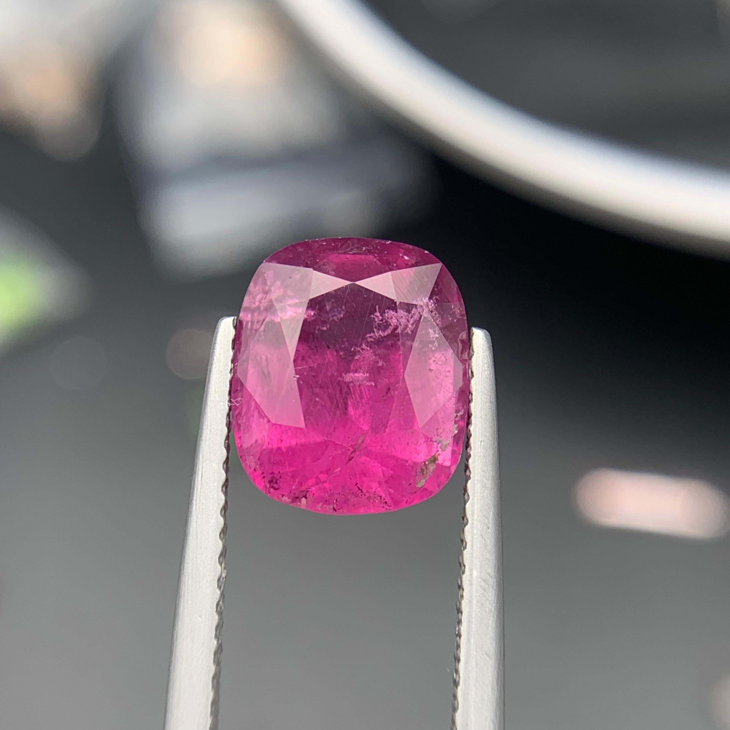 Purpurrosa Natürlicher Rubellit Turmalin Loser Edelstein für Ring, Halskette Anhänger, Armband oder jede andere Schmuckfassung-Kissenschliff!!!

💎 EDELSTEINART: Turmalin
⚖️ GEWICHT: 4,50 Karat
🪚 FORM & SCHNITT: Kissenschliff
📏 GRÖSSE (MM): 10,81