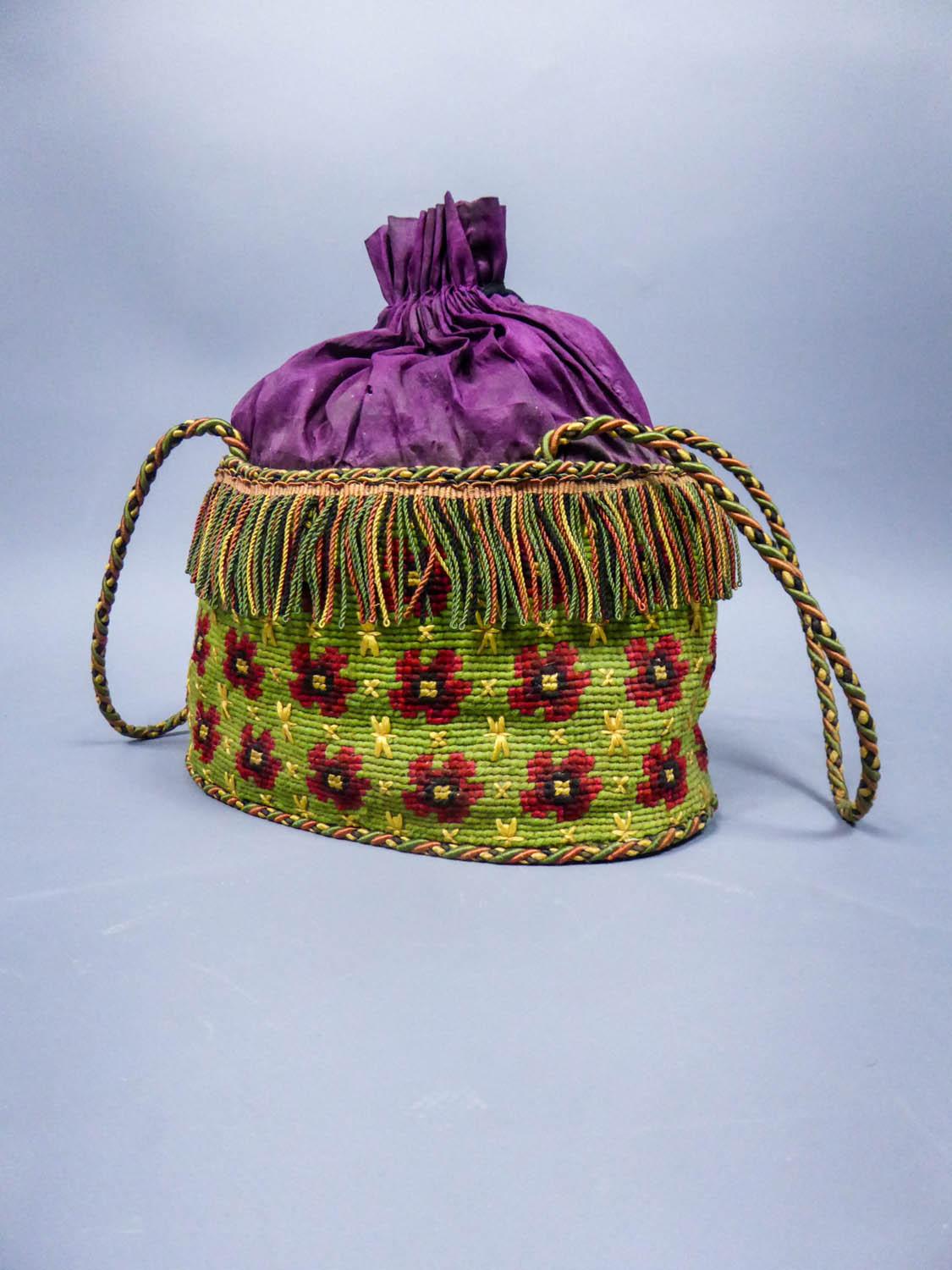 Purse Reticule in trimmings, petit point and taffeta - France around 1860 1