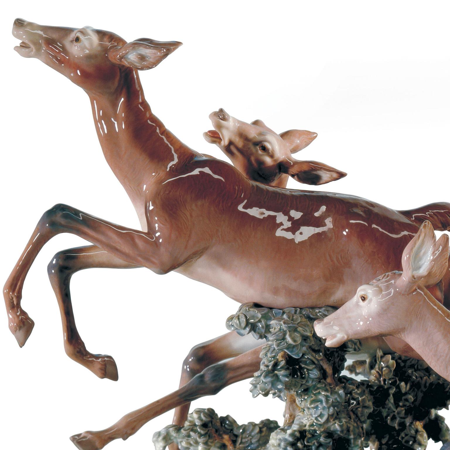 Limited edition hunted deer sculpture depicts a group of deer and dogs in motion, in brown gloss finish porcelain.
The Classic theme of hunting scenes allows artists of the Lladró High Porcelain workshop to demonstrate their artistry with this