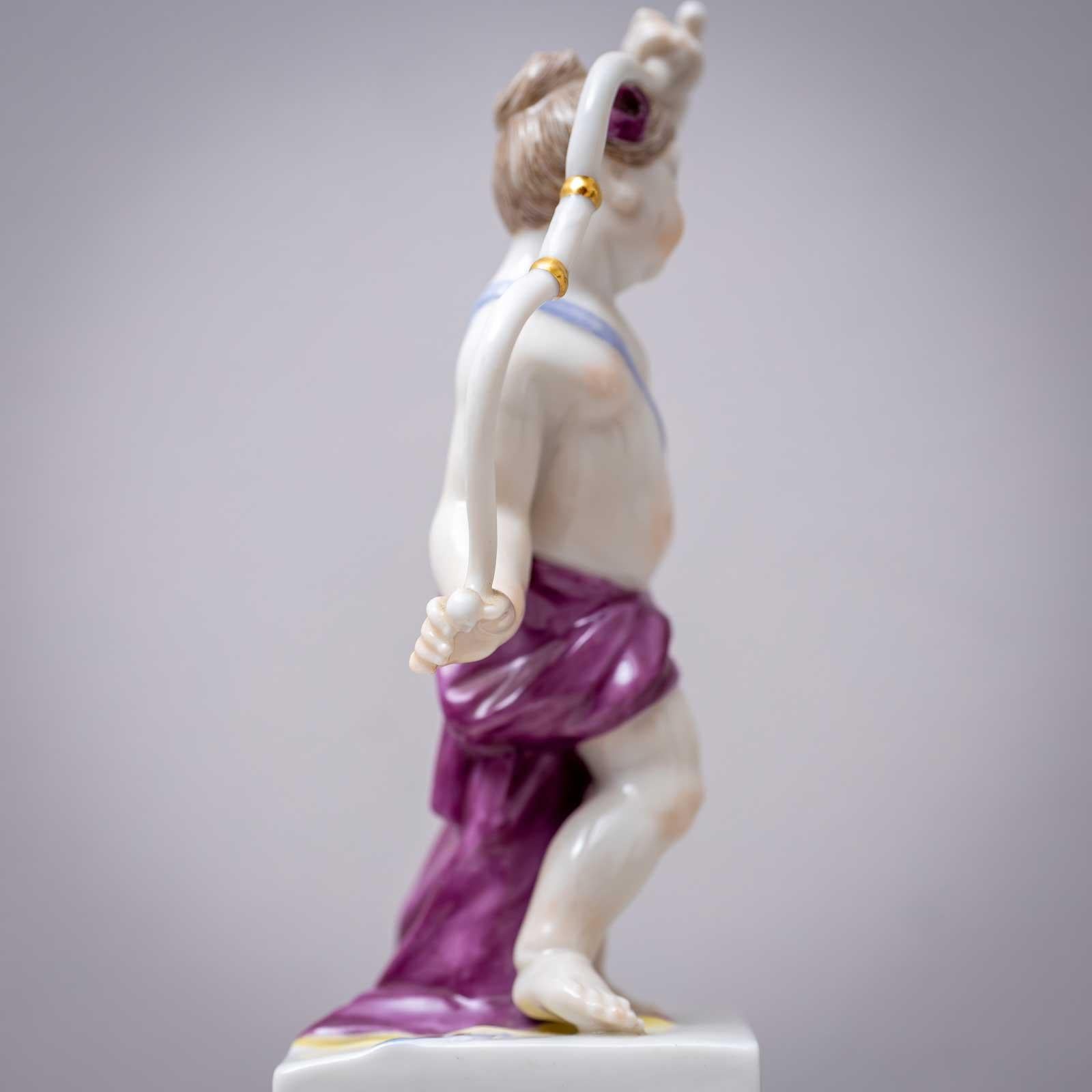 Putti come Diana e Hermes, Nymphenburg Porcelain, primo quarto del XX secolo in vendita 4