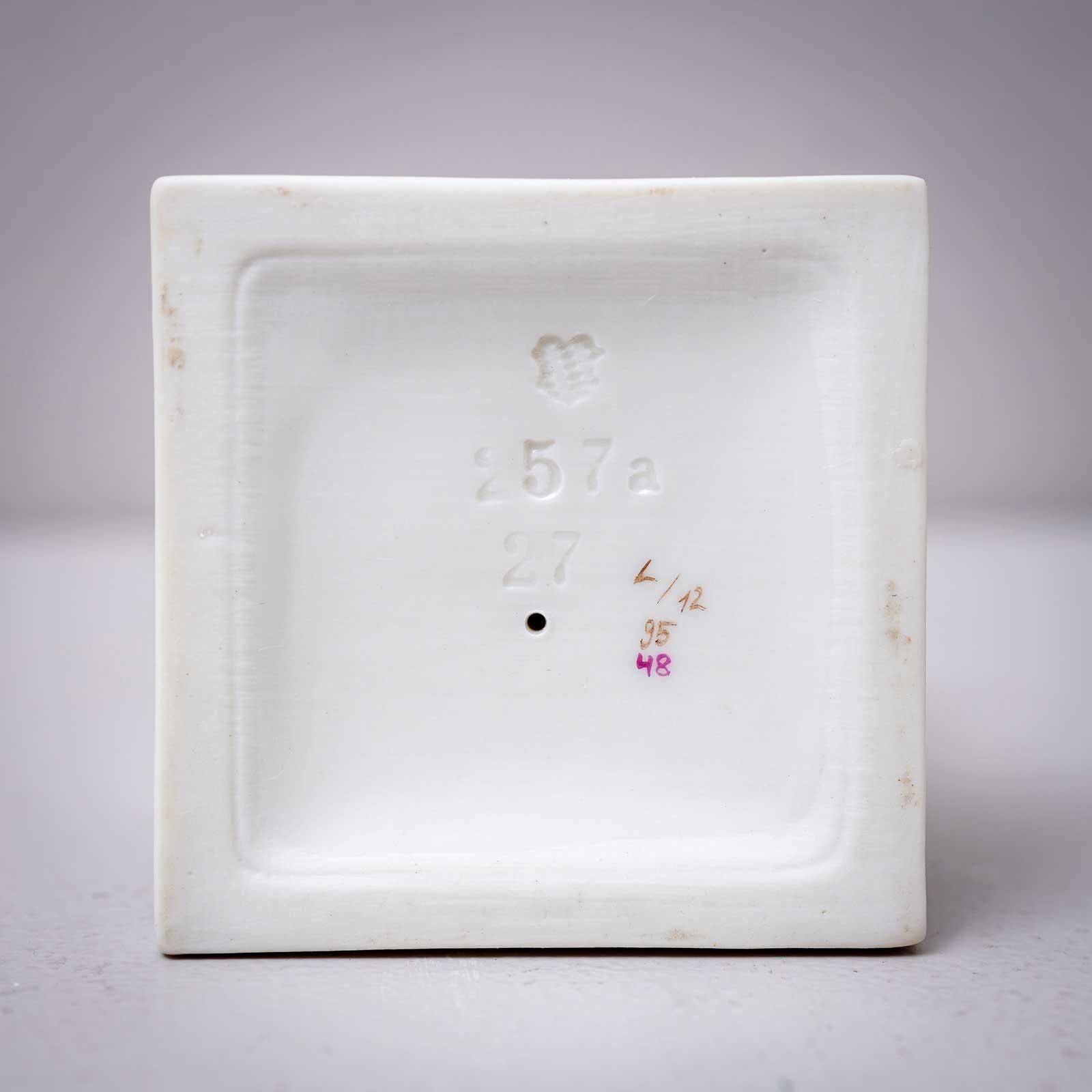 Putti come Diana e Hermes, Nymphenburg Porcelain, primo quarto del XX secolo in vendita 5
