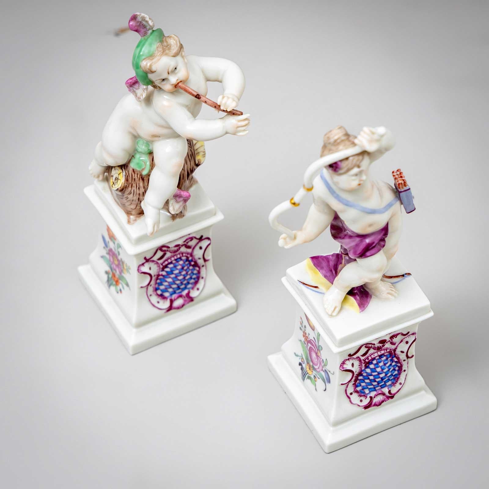 Putti come Diana e Hermes, Nymphenburg Porcelain, primo quarto del XX secolo in vendita 9