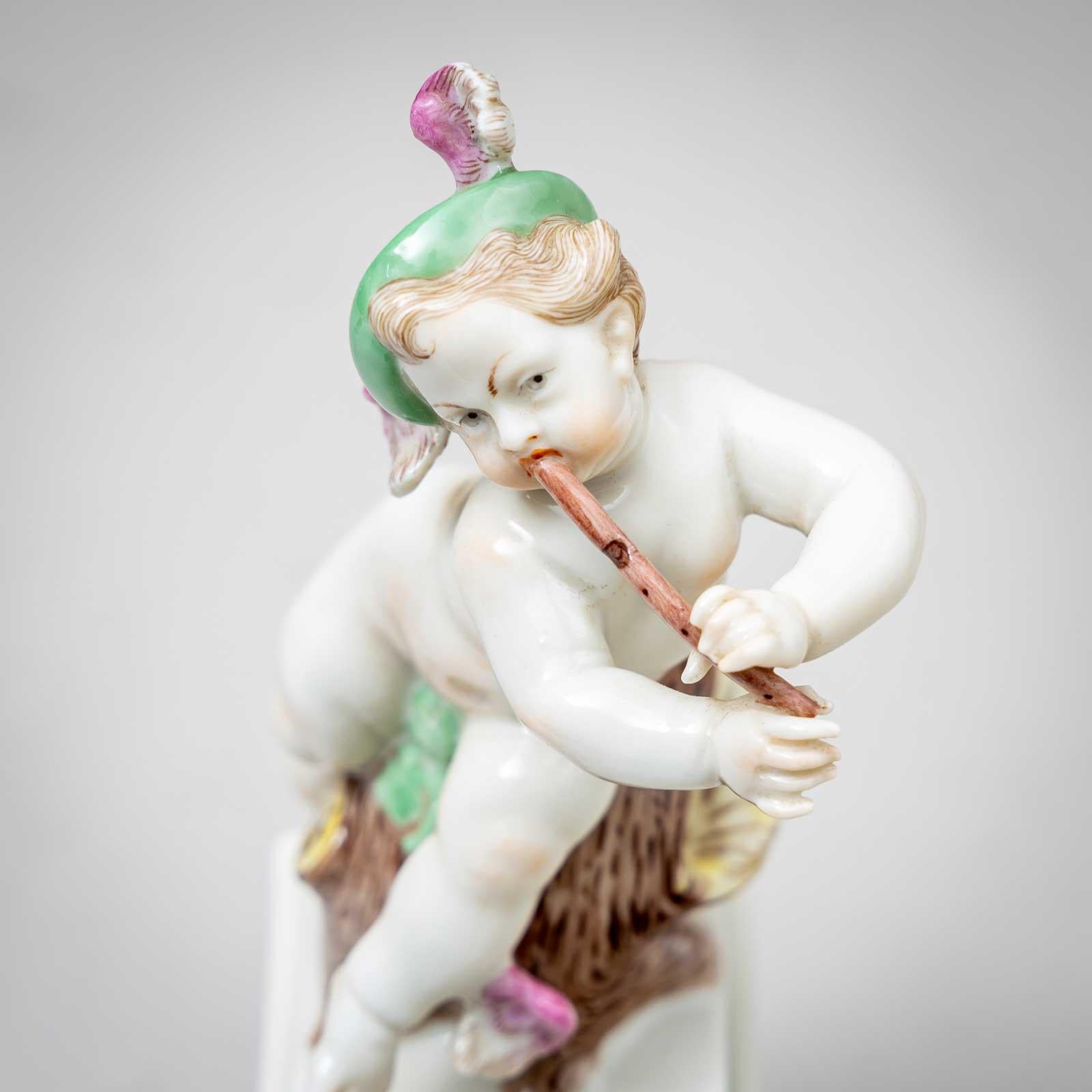 Putti come Diana e Hermes, Nymphenburg Porcelain, primo quarto del XX secolo in vendita 10