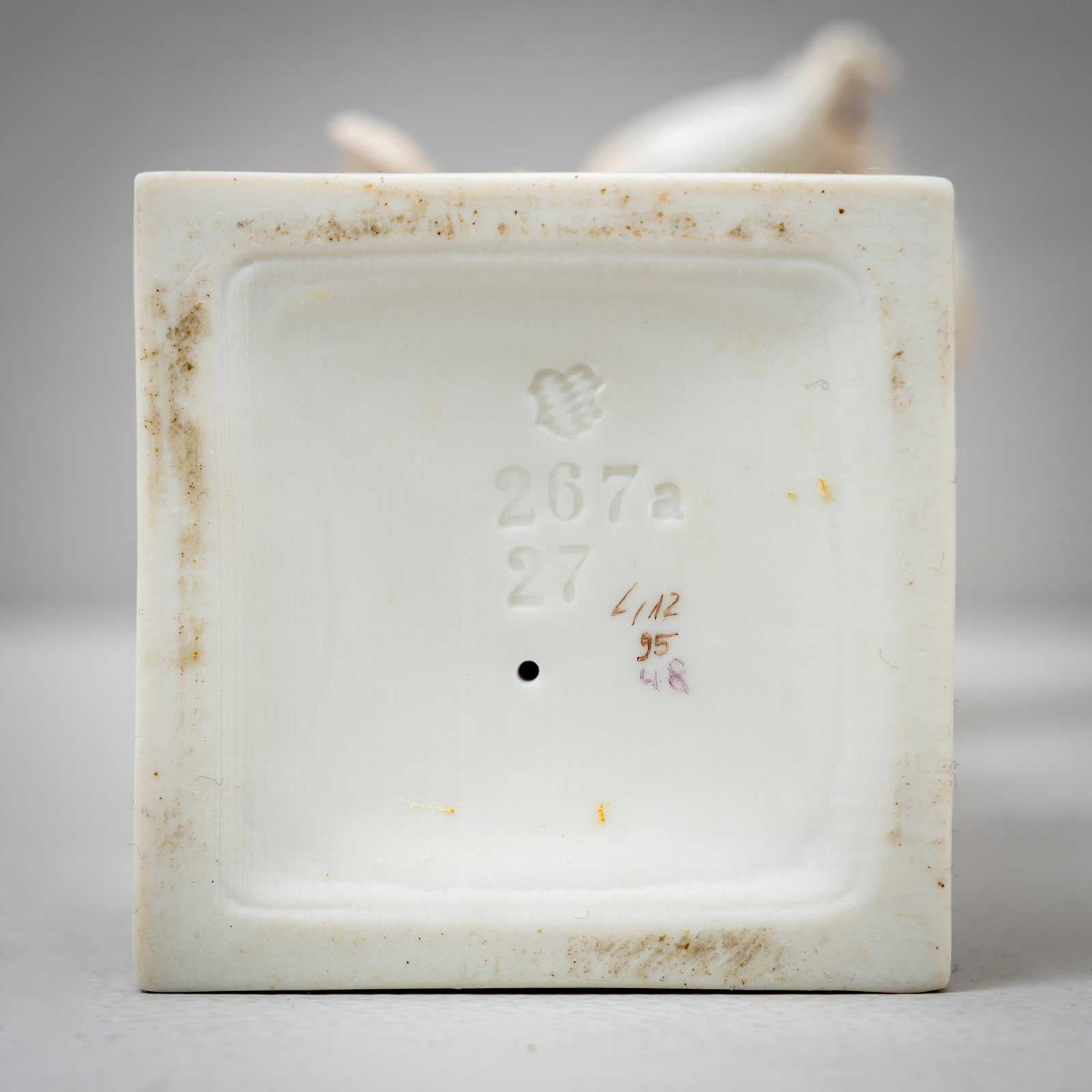 Putti come Diana e Hermes, Nymphenburg Porcelain, primo quarto del XX secolo in vendita 12