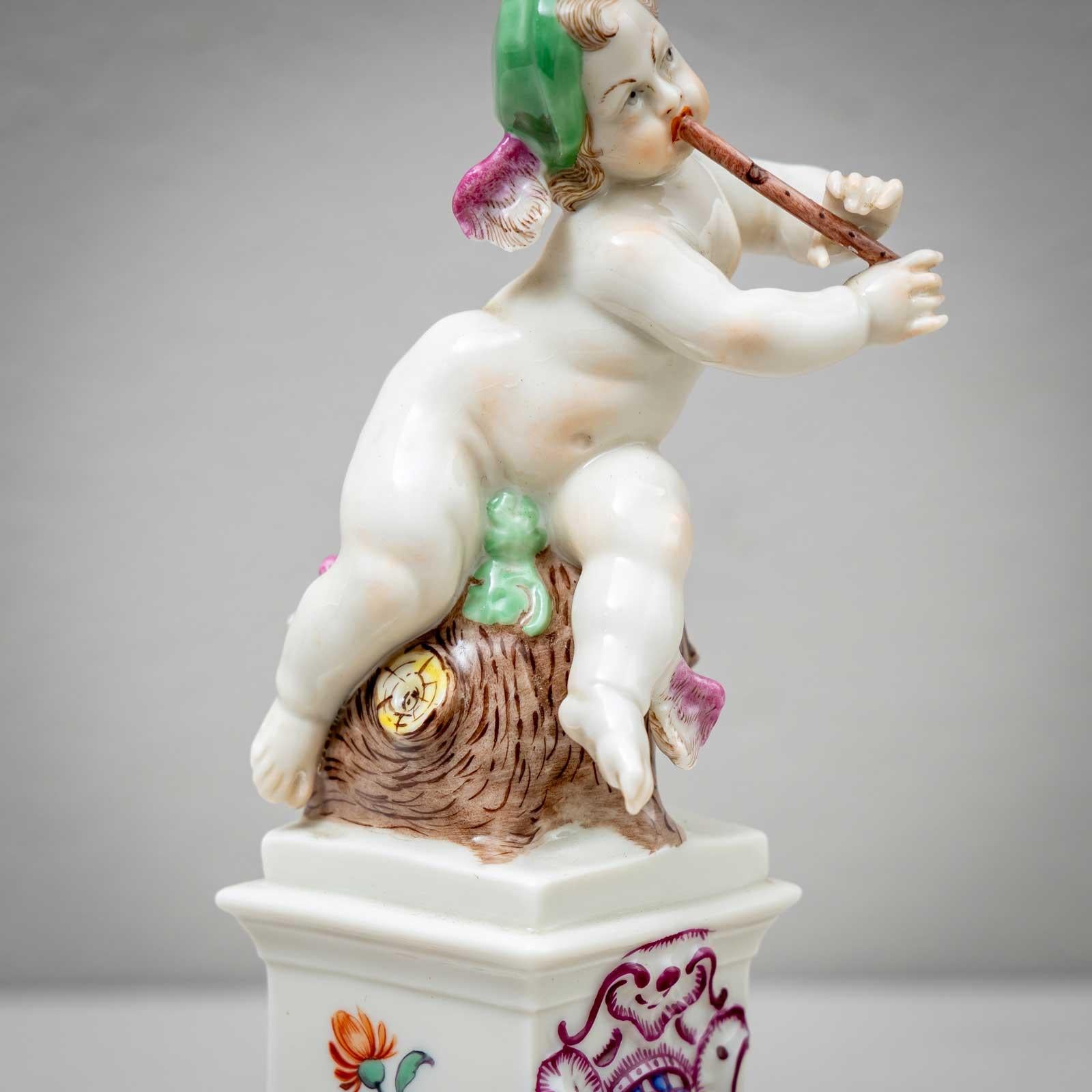Putti come Diana e Hermes, Nymphenburg Porcelain, primo quarto del XX secolo in vendita 13