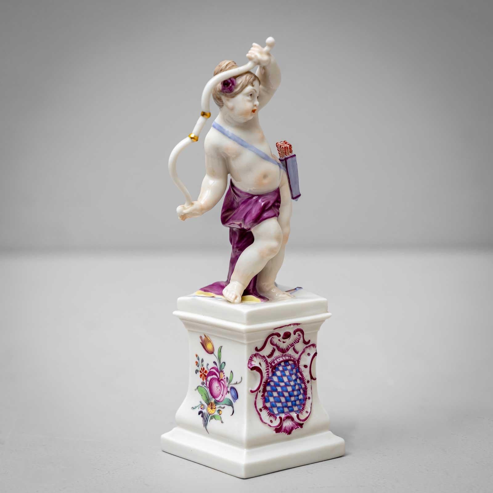 Neobarocco Putti come Diana e Hermes, Nymphenburg Porcelain, primo quarto del XX secolo in vendita