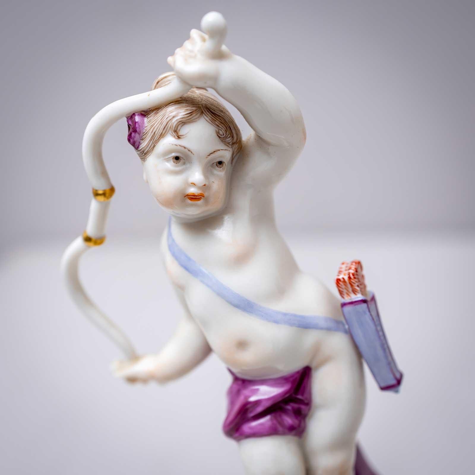 Putti come Diana e Hermes, Nymphenburg Porcelain, primo quarto del XX secolo in vendita 1