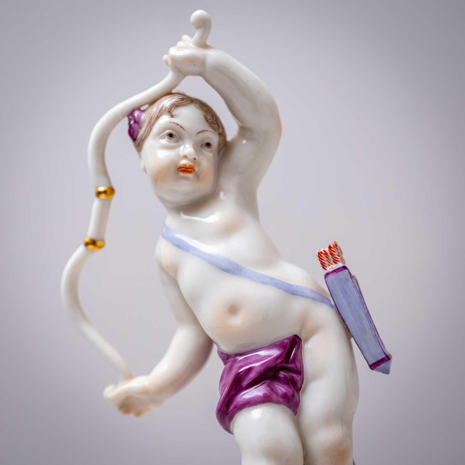 Putti come Diana e Hermes, Nymphenburg Porcelain, primo quarto del XX secolo in vendita 2