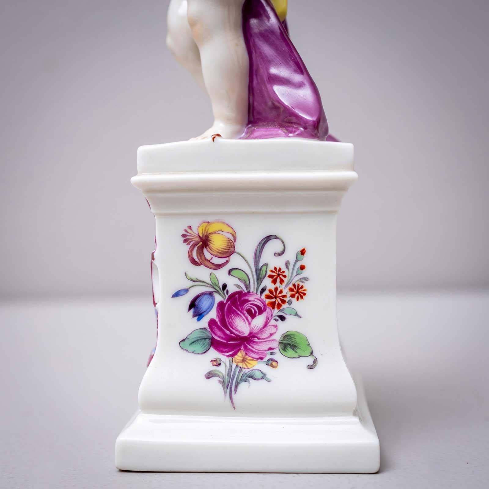 Putti come Diana e Hermes, Nymphenburg Porcelain, primo quarto del XX secolo in vendita 3