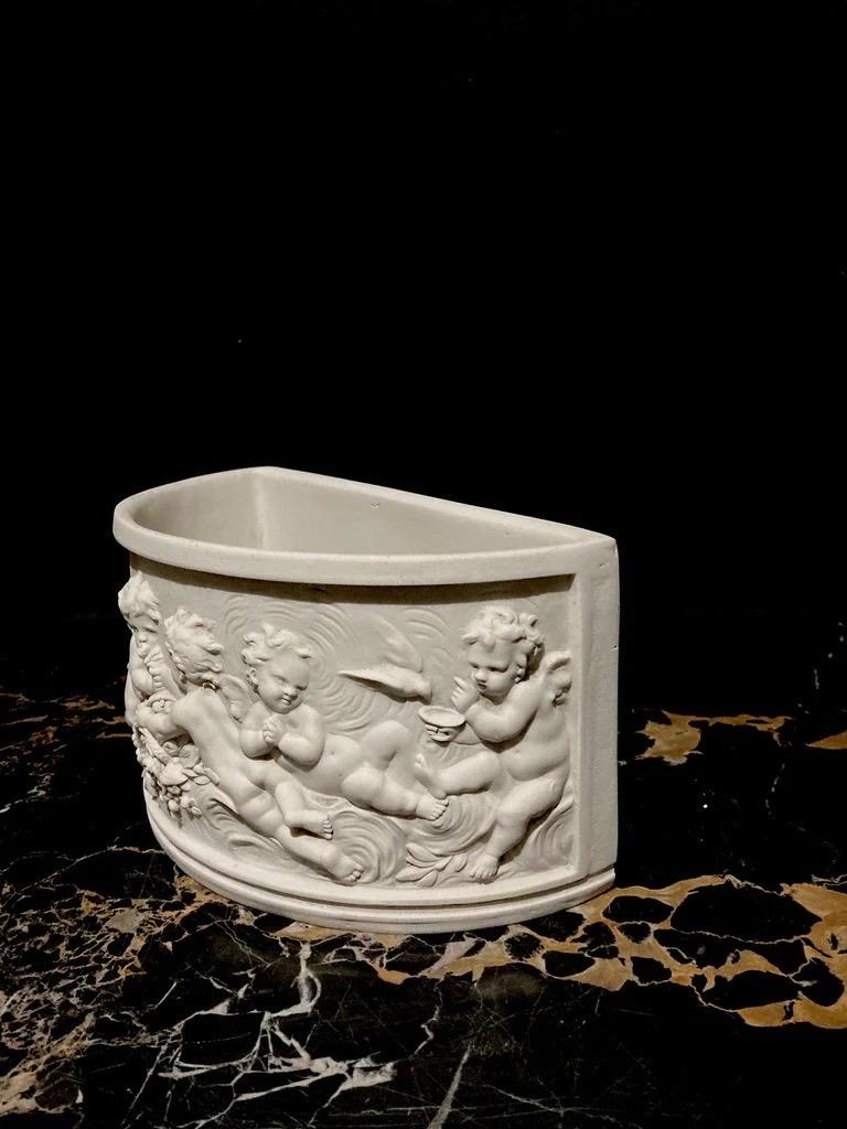 Putti Console Vase 20th century In Excellent Condition For Sale In Southall, GB
