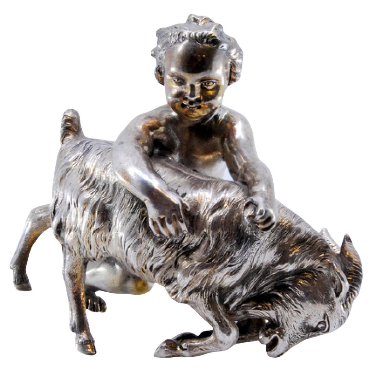 Figura di putti con animale in argento
