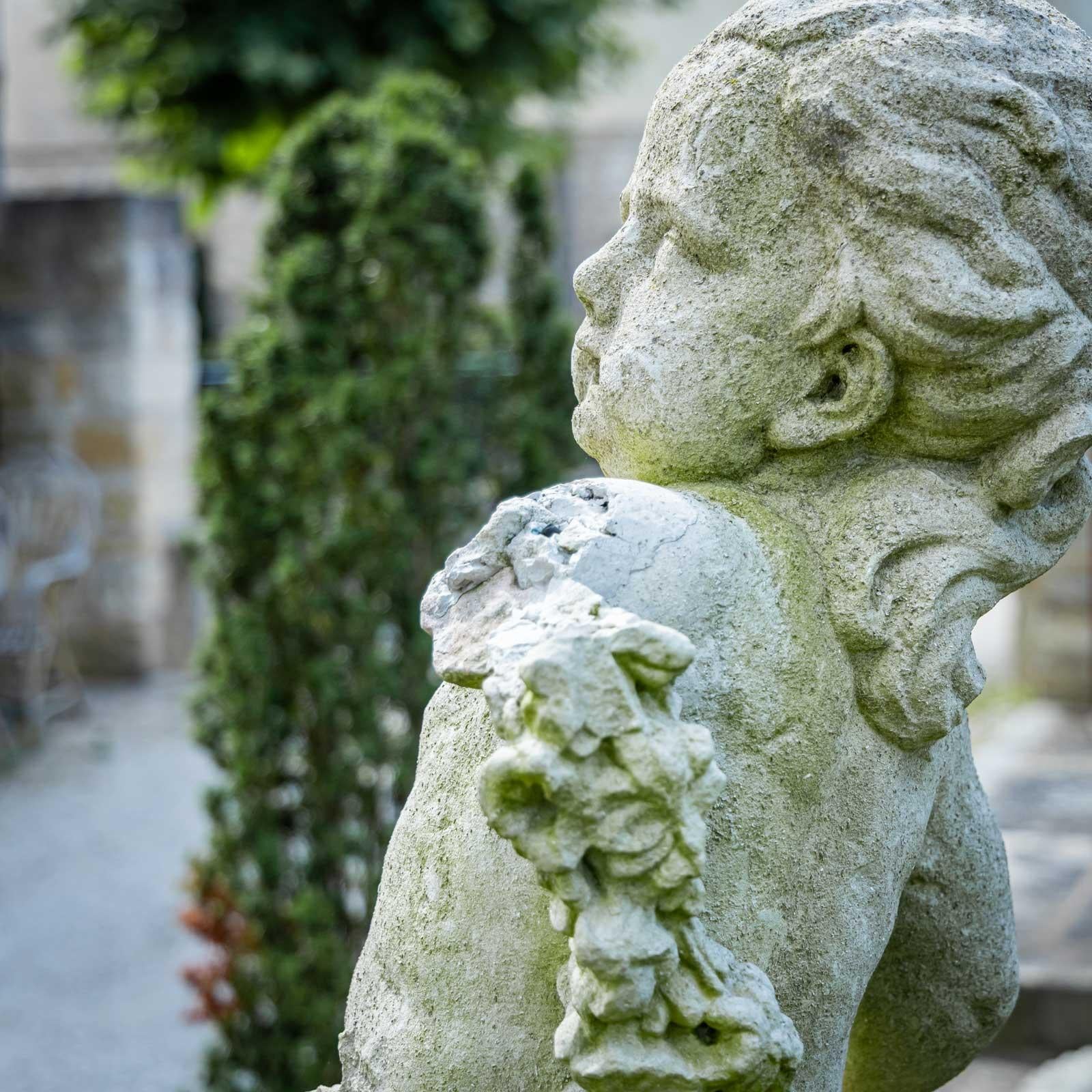 Putto comme personnification du printemps, 20e siècle en vente 5