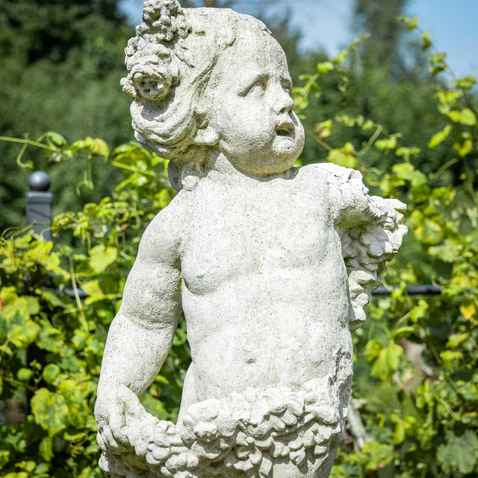 20ième siècle Putto comme personnification du printemps, 20e siècle en vente