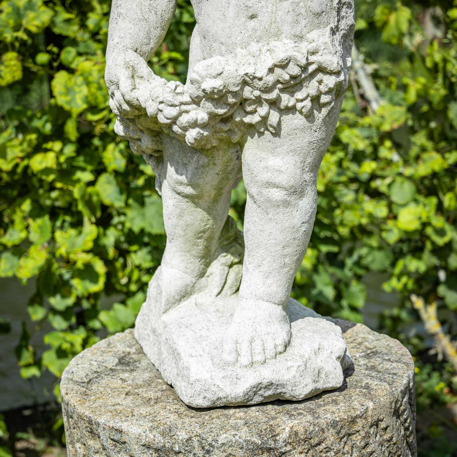 Pierre artificielle Putto comme personnification du printemps, 20e siècle en vente