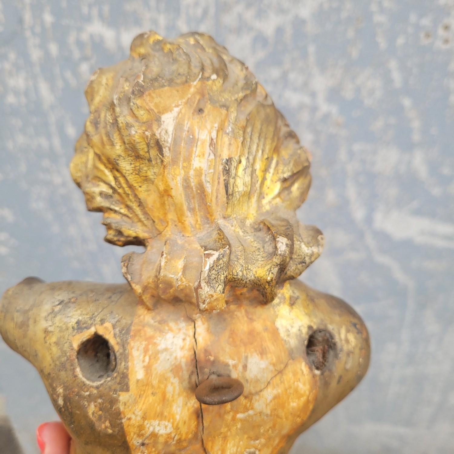 Putto en Wood Wood doré avec la Mecque, époque 17e/18e siècle en vente 6