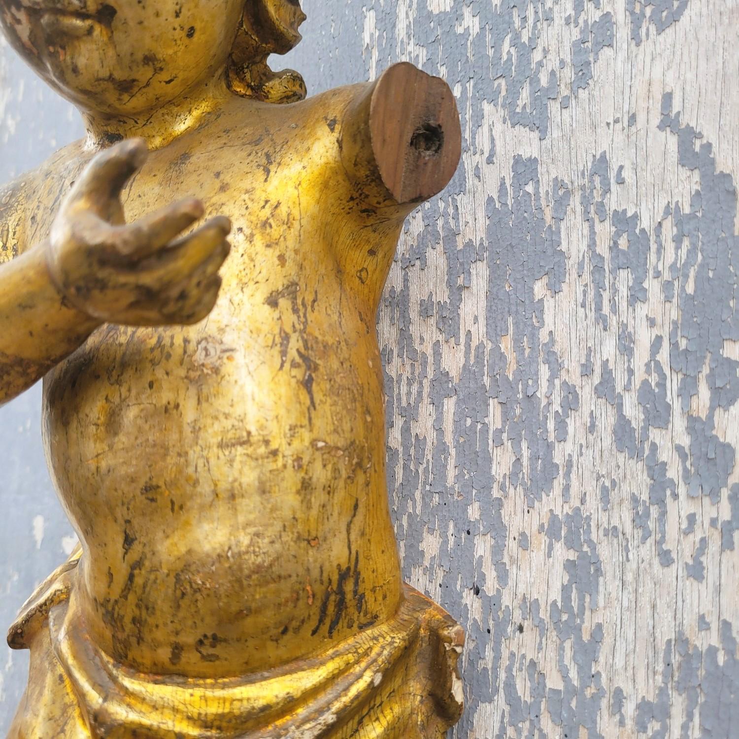 Putto en Wood Wood doré avec la Mecque, époque 17e/18e siècle en vente 2