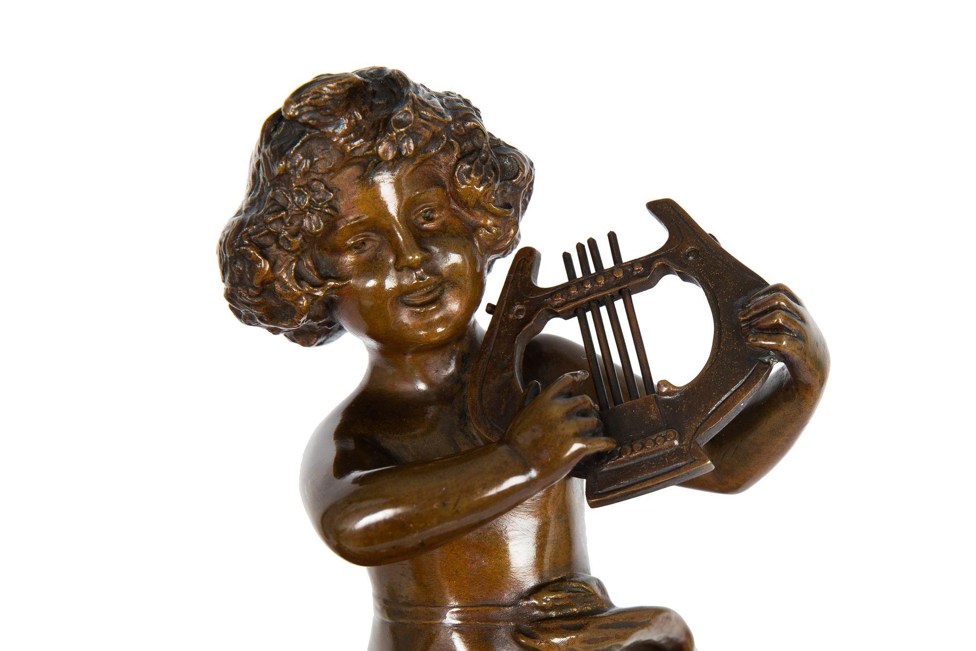 20ième siècle Putto on Doe - Sculpture en bronze Art Nouveau de Charles Korschann en vente