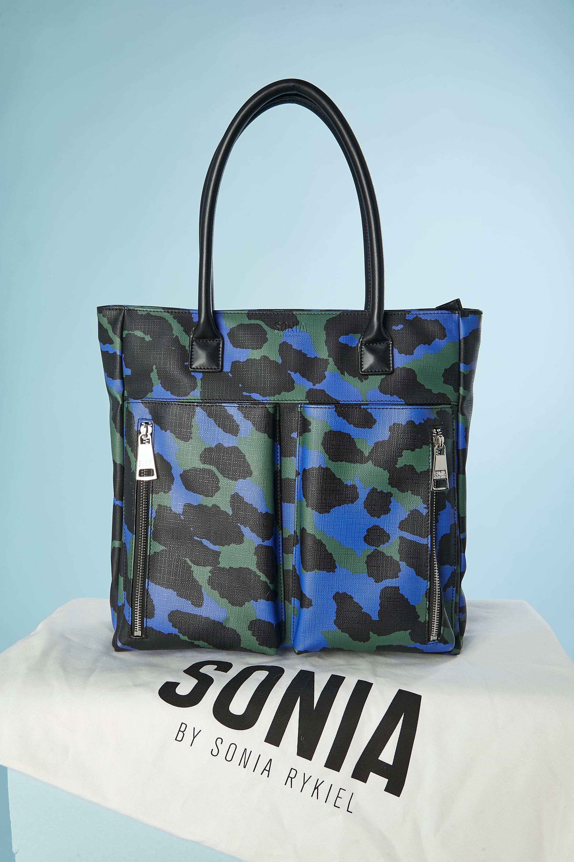 PVC top handle bag with camouflage print. Cotton lining. Zip closure top . 2 pockets with zip closure on the front. 1 pocket with zip inside and 2 flat pockets . Dust- bag provided. 
SIZE 34CM X 32CM X 10CM 