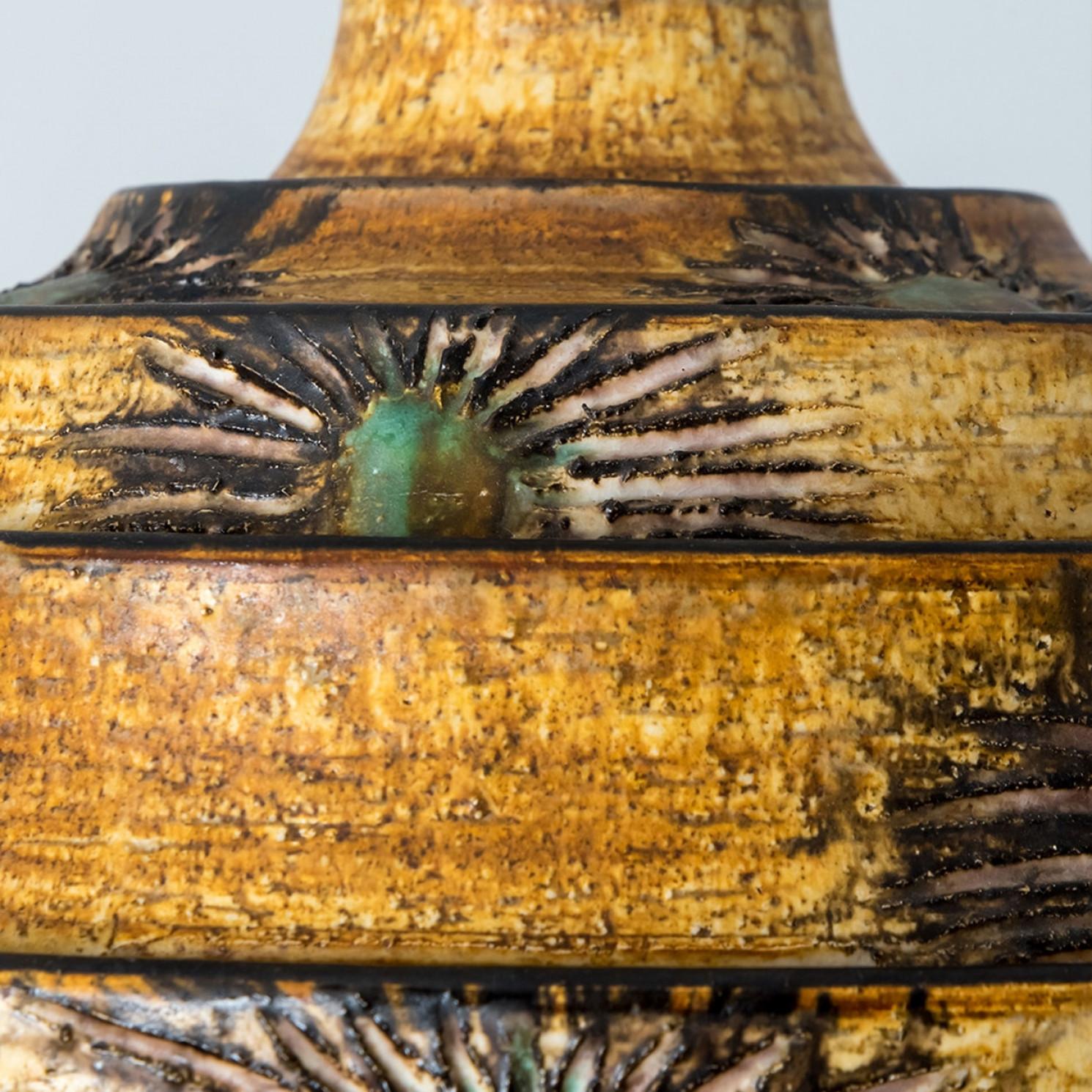 Lampada a sospensione a piramide in ceramica marrone e gialla, Danimarca, 1970 in vendita 1