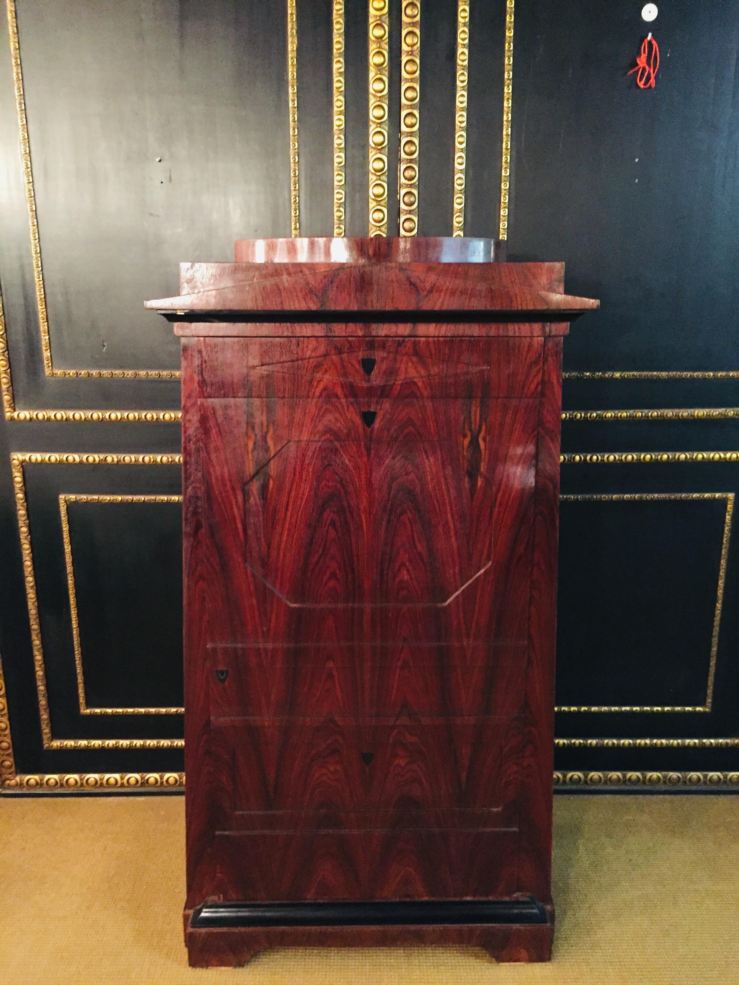 Meuble de rangement pyramidal en acajou de style Biedermeier en vente 1