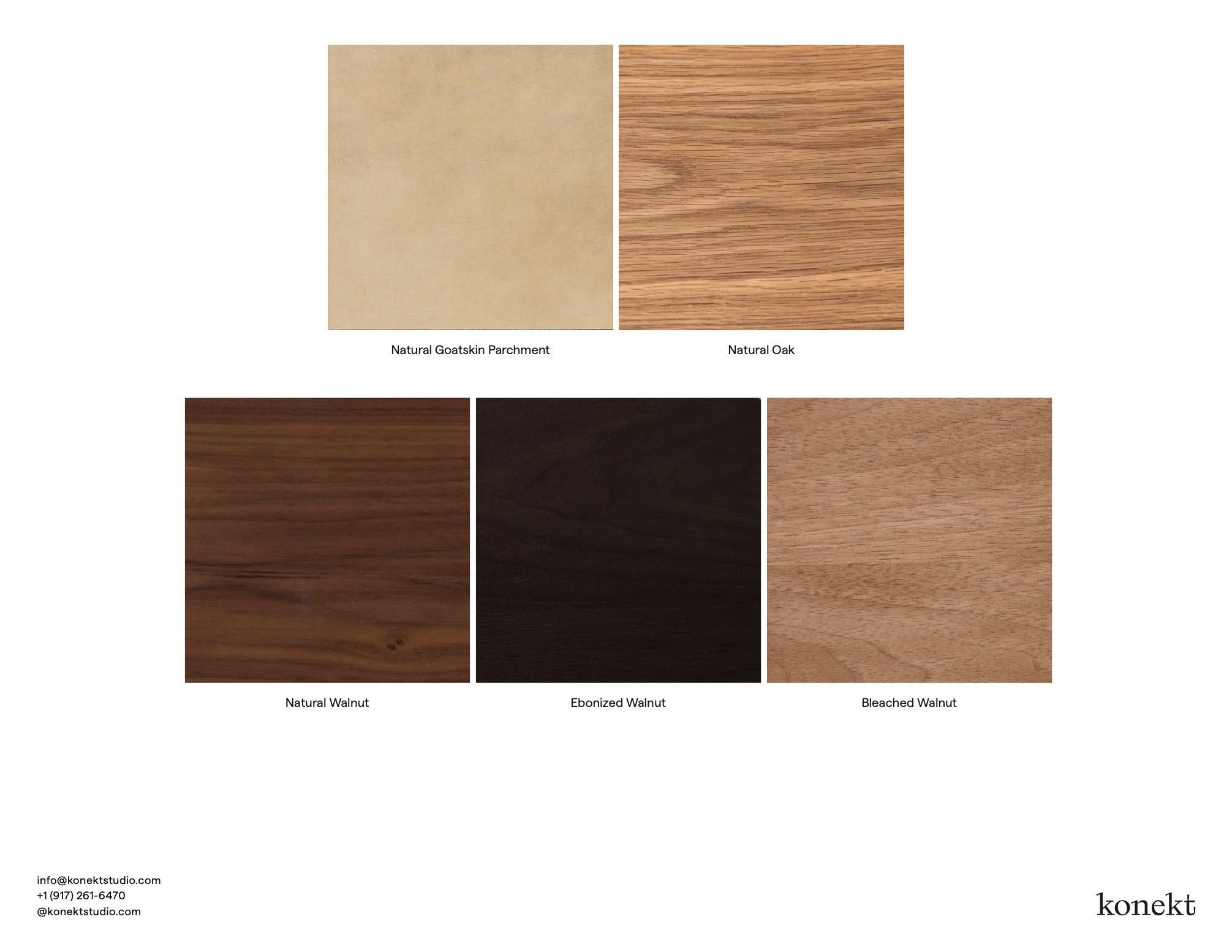 Ottone Mobile a piramide in noce con pergamena di capra e ottone in vendita