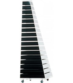 Cómoda piramidal de Shiro Kuramata para Cappellini