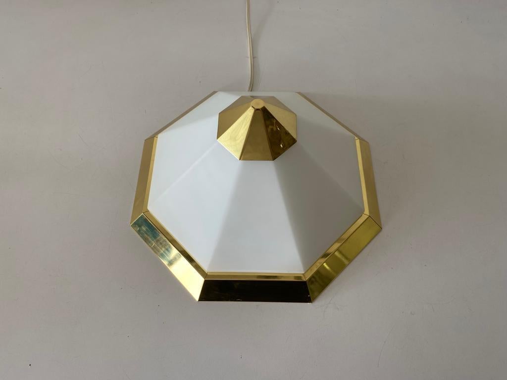 Pyramiden-Design Opalglas & Gold Metall Einbaubeleuchtung von Limburg, 1970er Jahre, Deutschland (Space Age) im Angebot