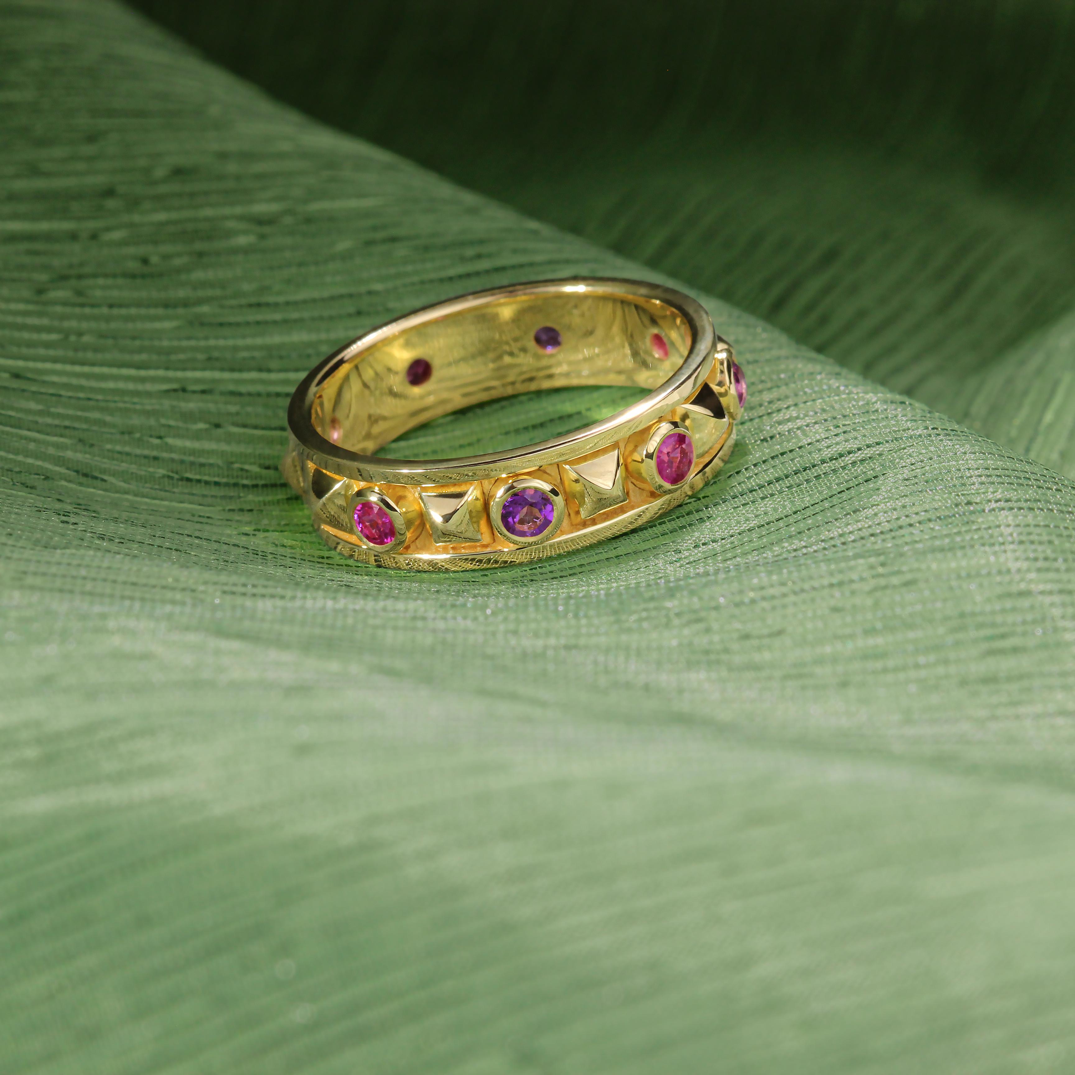 Pyramid Gold Ring with Pink Sapphires and Amethysts In New Condition For Sale In Athens, GR