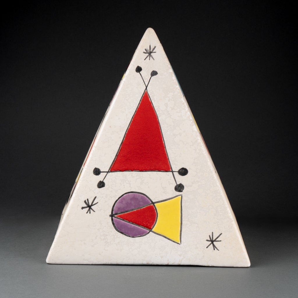Pyramidal enameled ceramic showing 