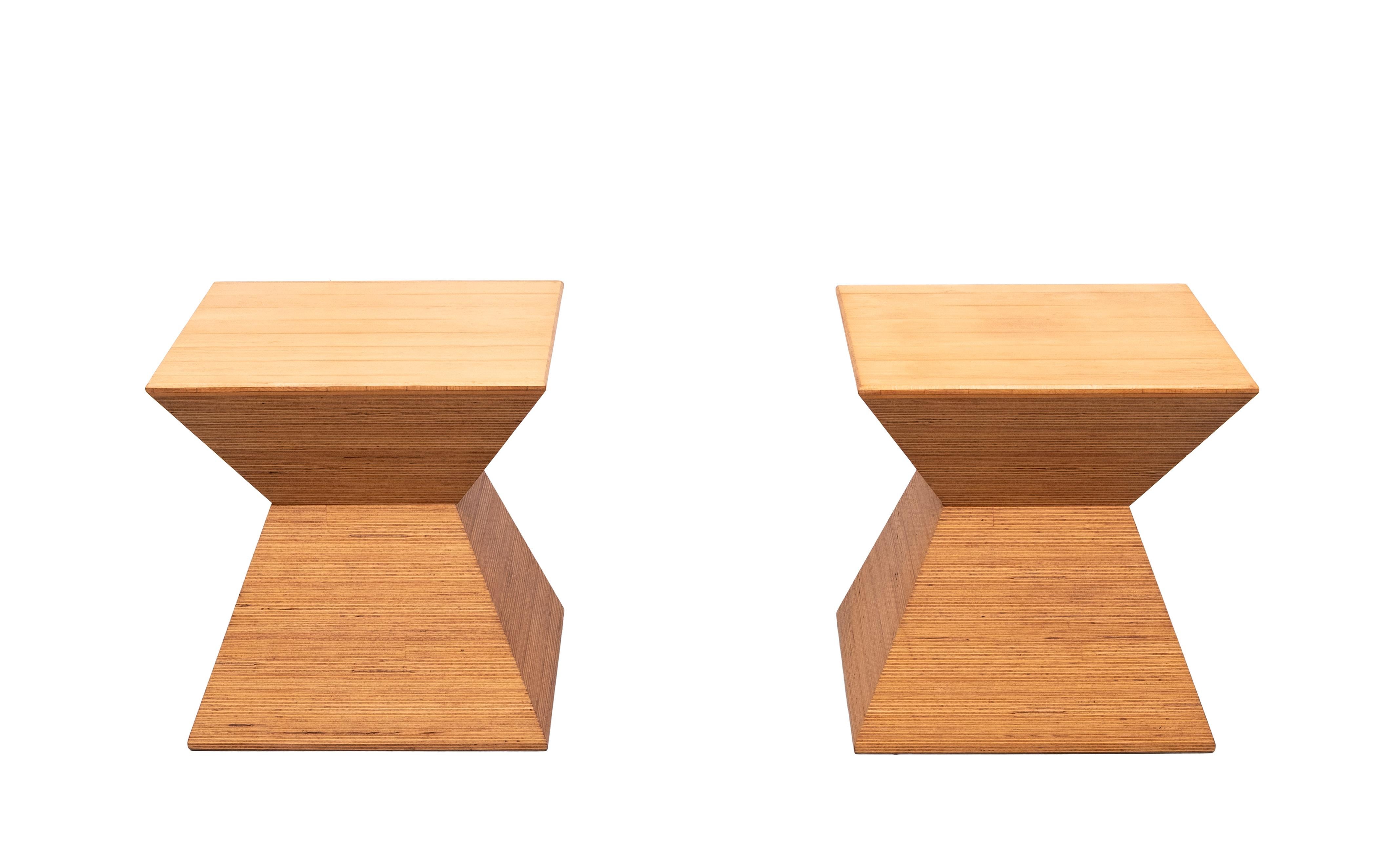 Néerlandais Tables d'appoint en hêtre lamellé-collé Pyramide 1970 Hollande en vente